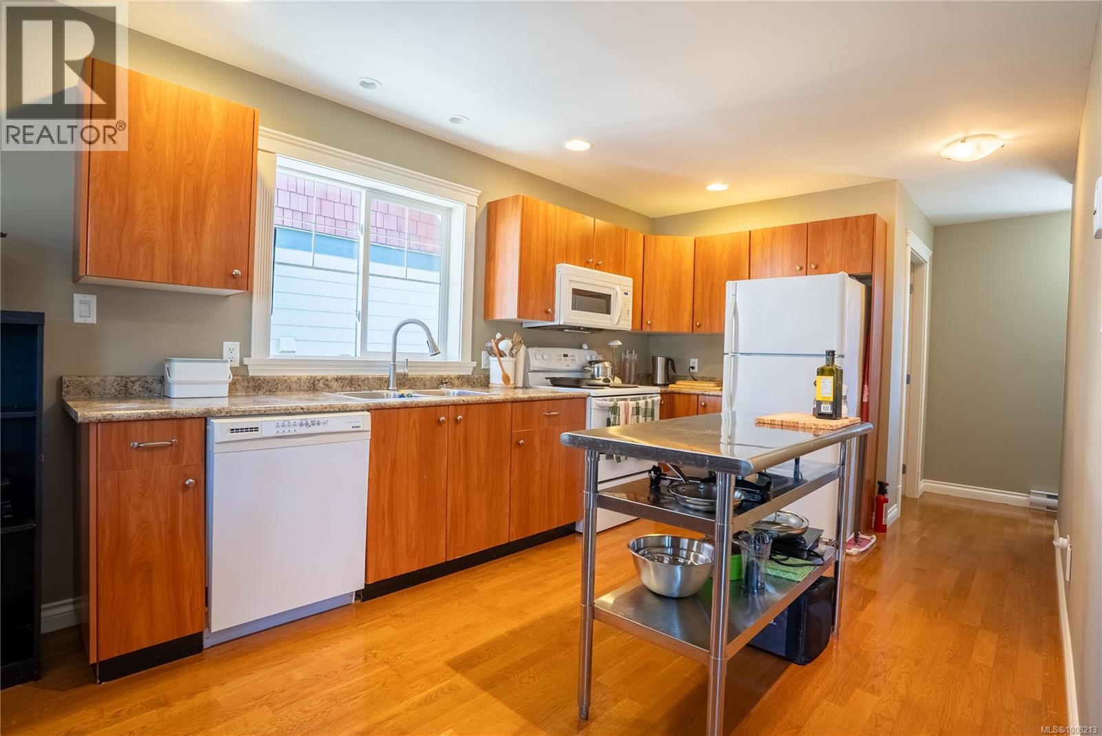 Photo 8 of 104 2678 Winster Rd, Langford BC
