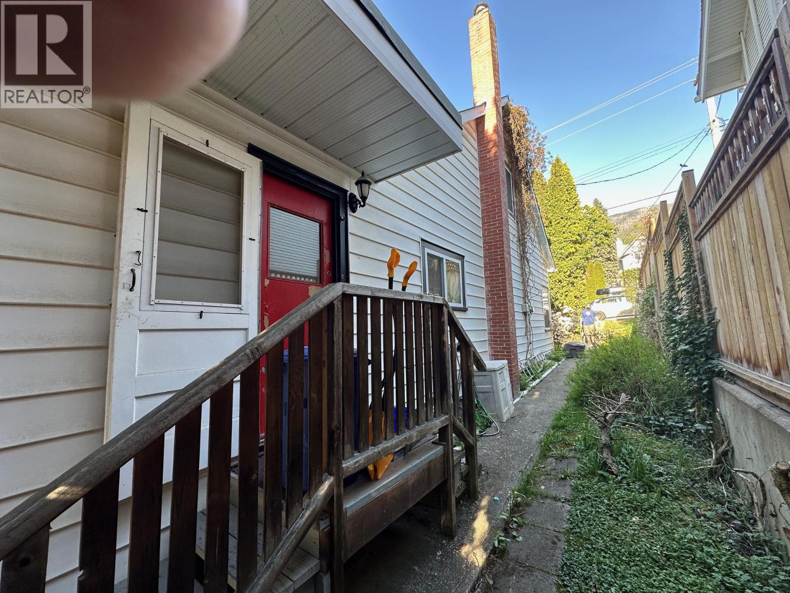 Photo 5 of 609 Second Street, Nelson BC