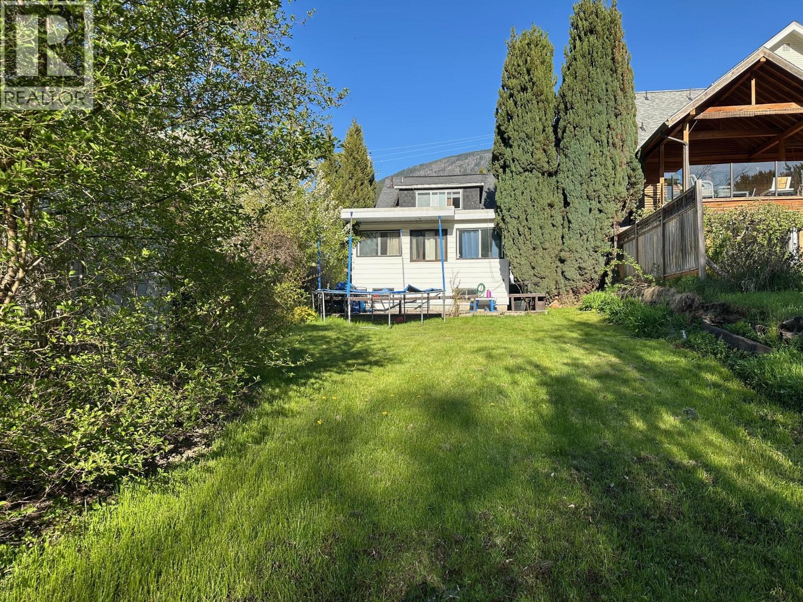 Photo 3 of 609 Second Street, Nelson BC