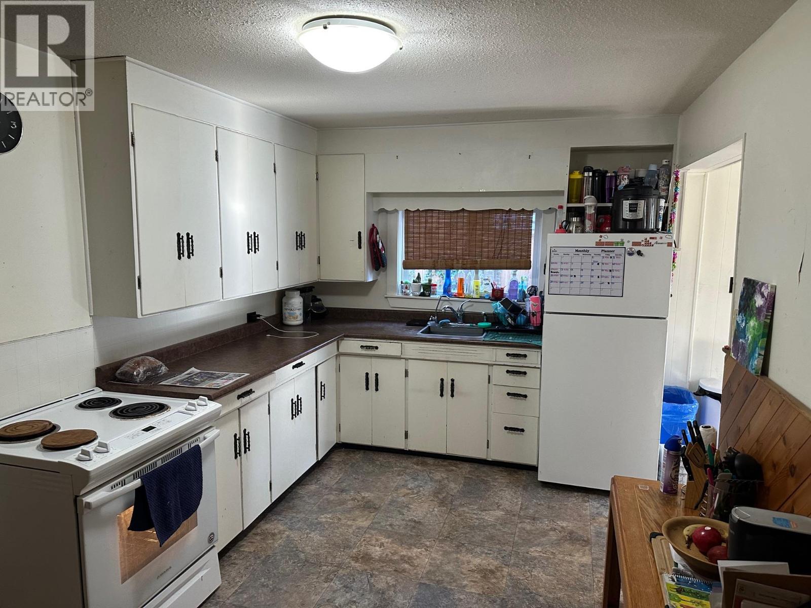 Photo 15 of 609 Second Street, Nelson BC