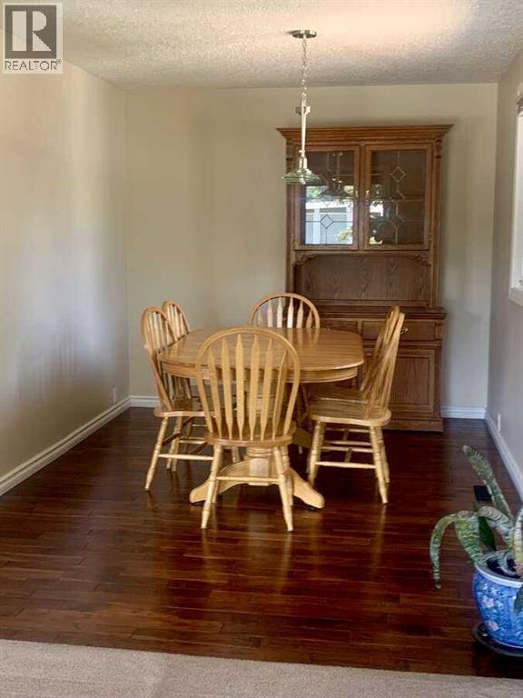 Single Family House 4 Level for Sale in  Dalmeny Hill NW Dalhousie Calgary 
