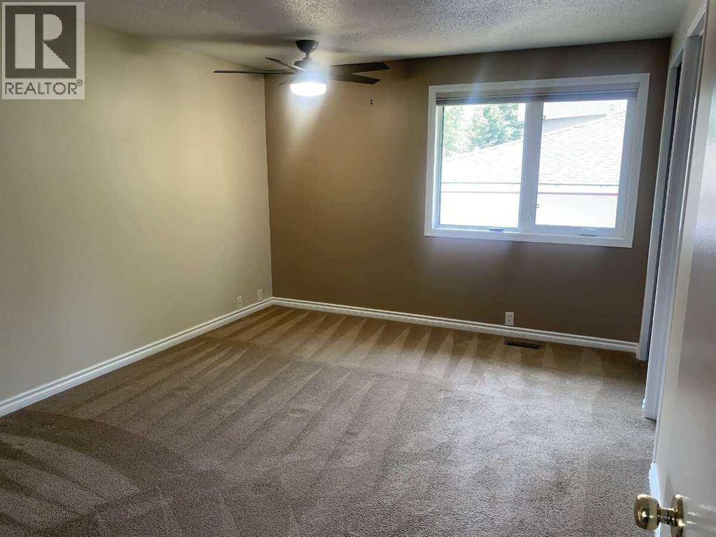 Single Family House 4 Level for Sale in  Dalmeny Hill NW Dalhousie Calgary 