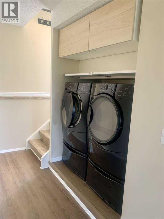 Single Family House 4 Level for Sale in  Dalmeny Hill NW Dalhousie Calgary 