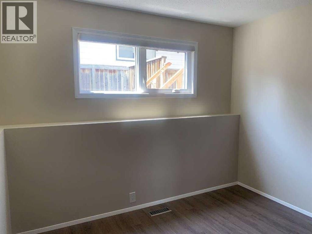 Single Family House 4 Level for Sale in  Dalmeny Hill NW Dalhousie Calgary 