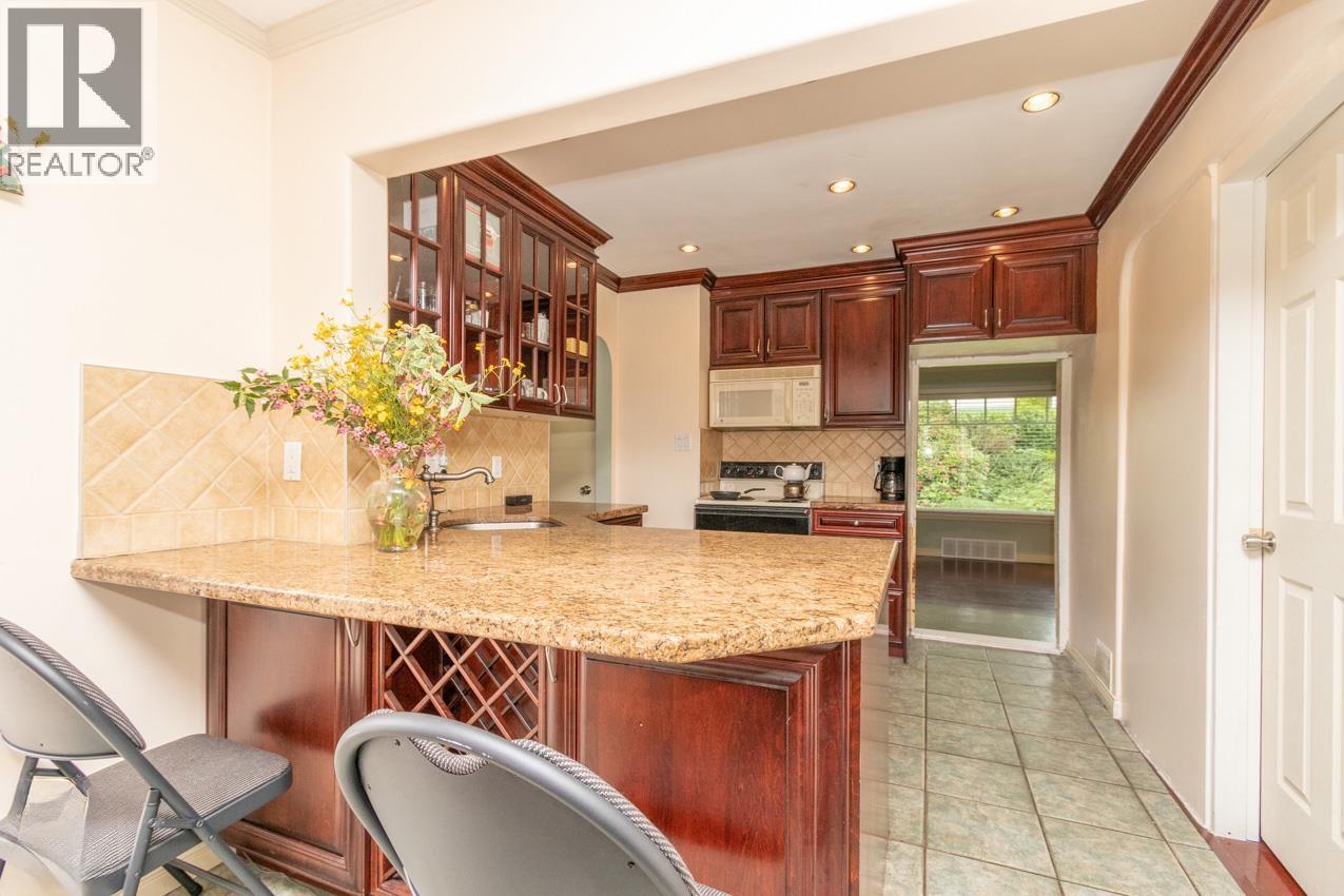 Photo 9 of 341 W 24th Street, North Vancouver BC