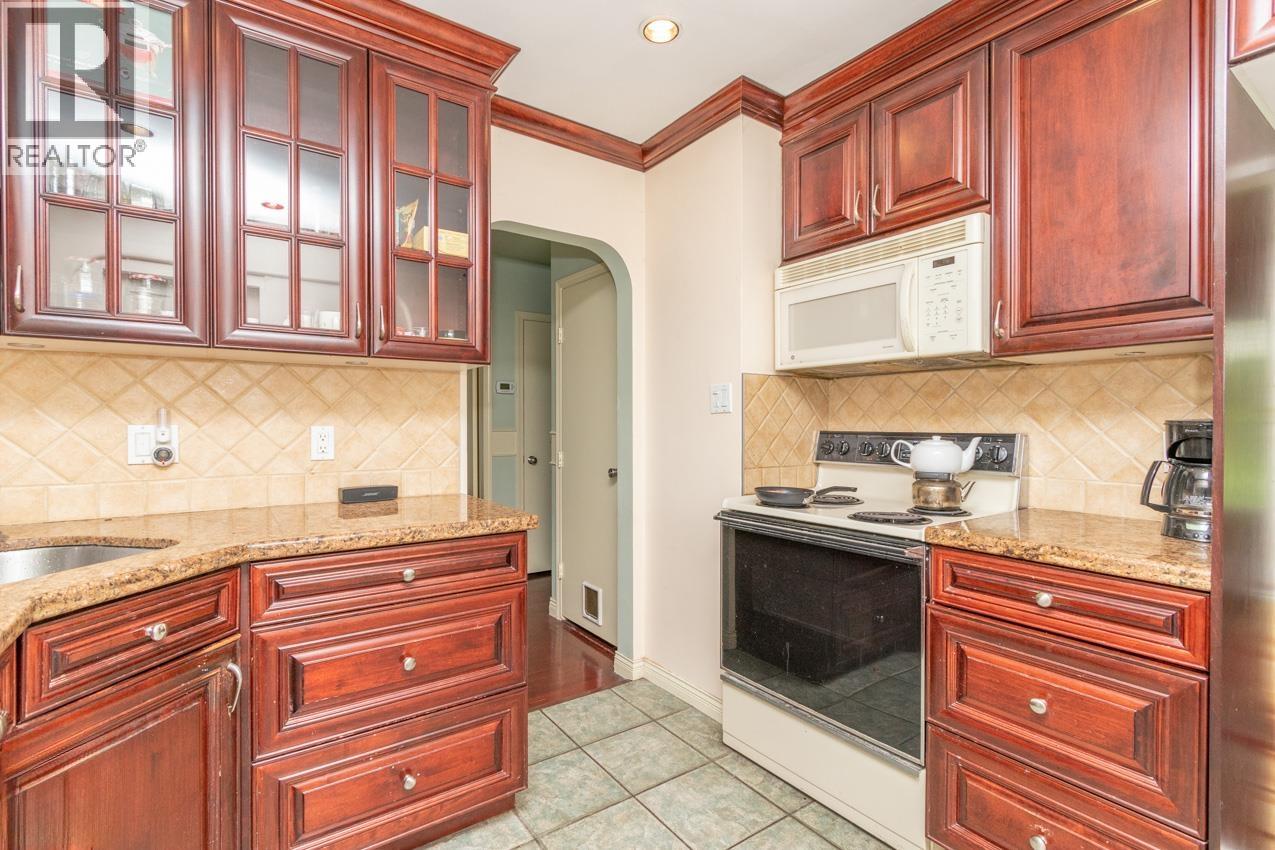 Photo 7 of 341 W 24th Street, North Vancouver BC