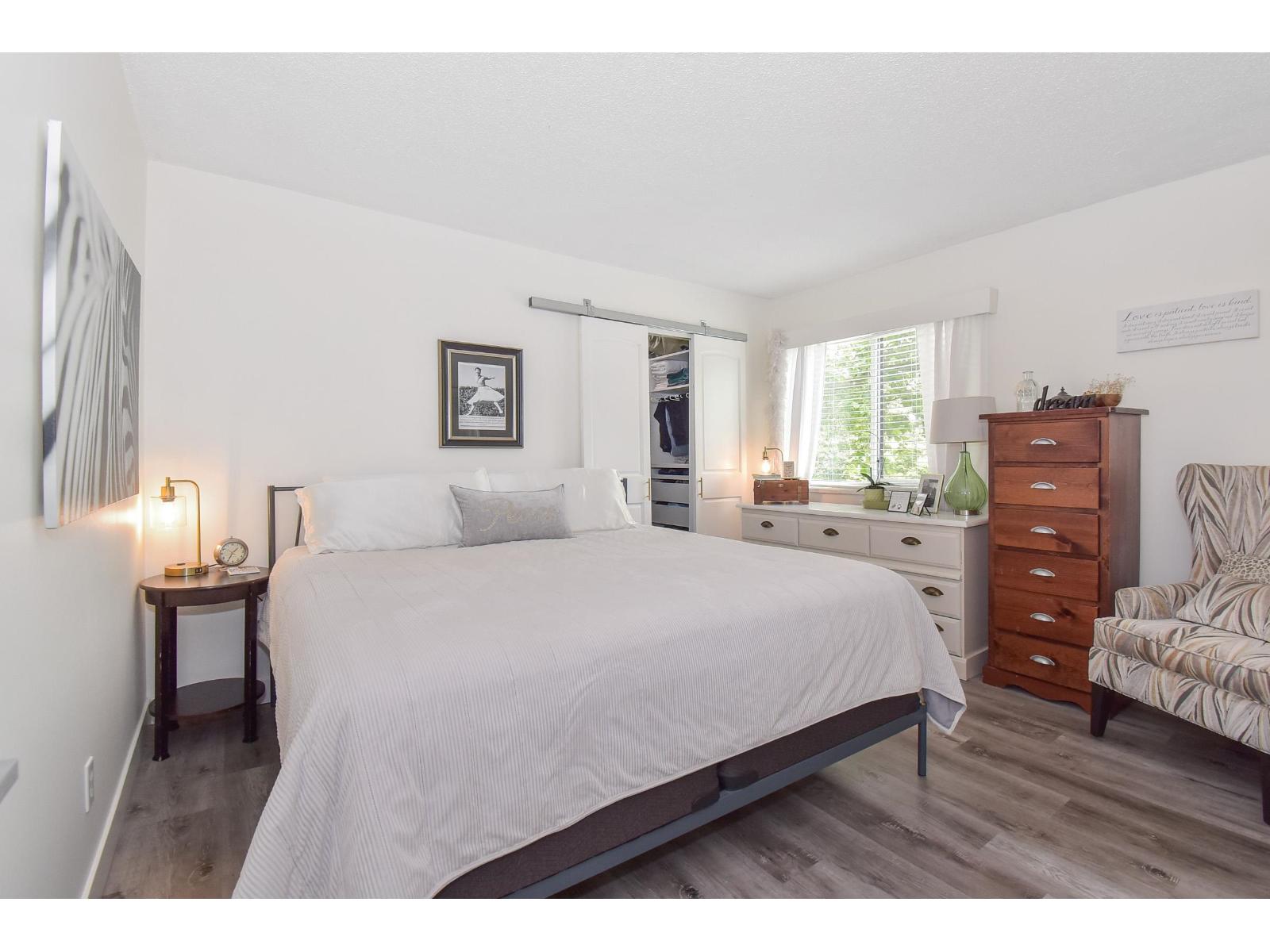 Photo 5 of 101 5906 176 A Street, Surrey BC