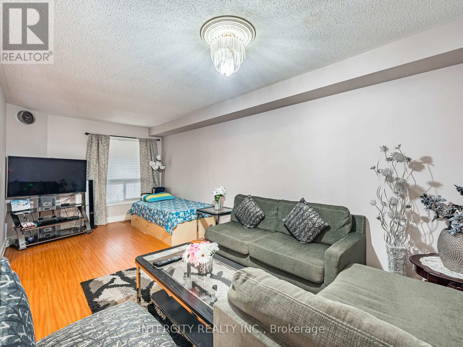 Photo 13 of 8 Wedgewood Place, Vaughan ON