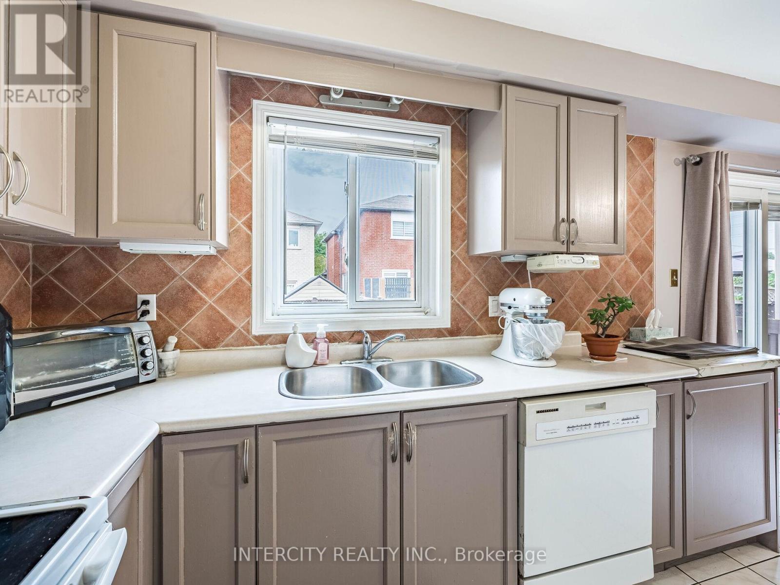 Photo 22 of 8 Wedgewood Place, Vaughan ON