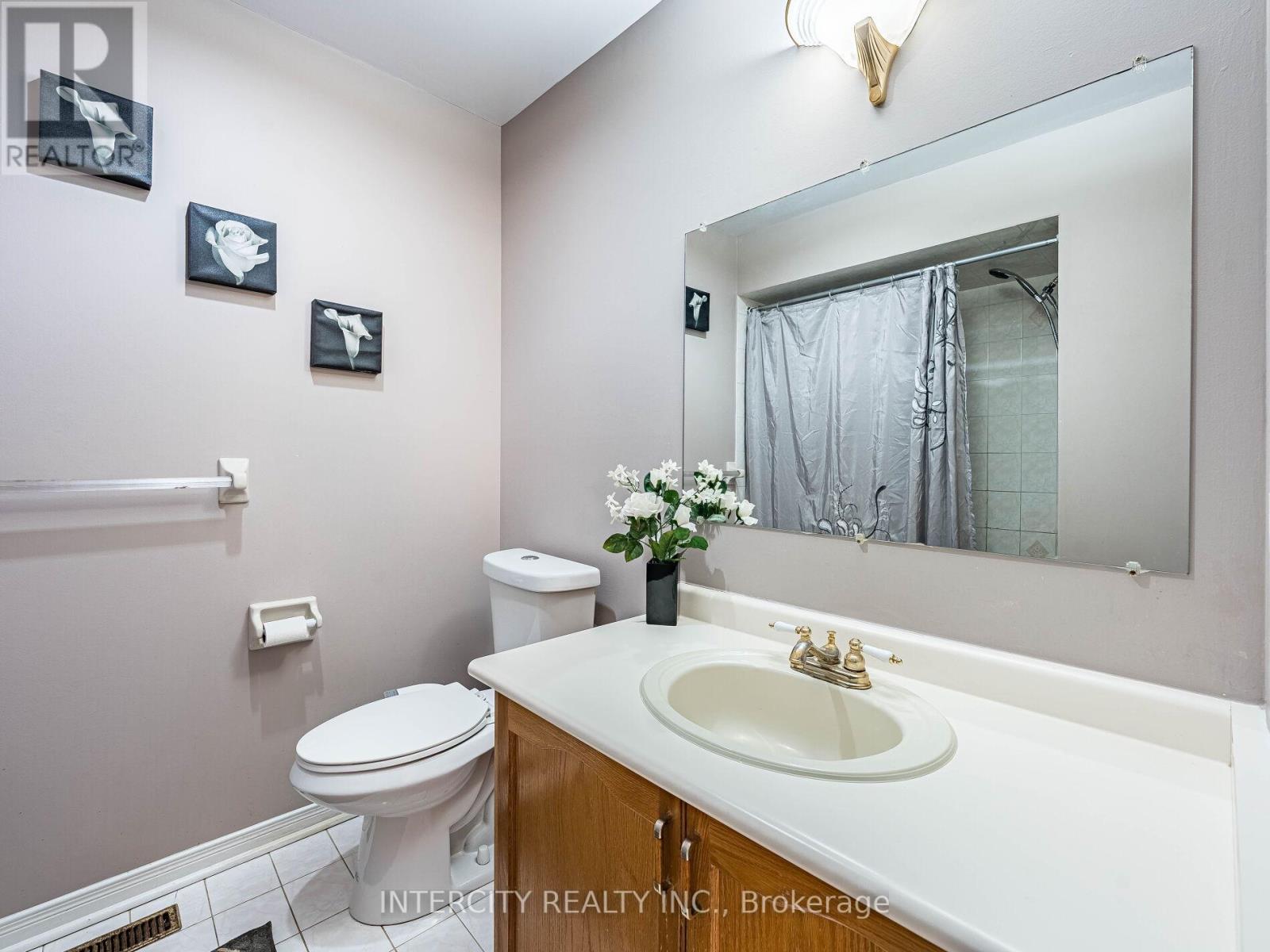 Photo 39 of 8 Wedgewood Place, Vaughan ON