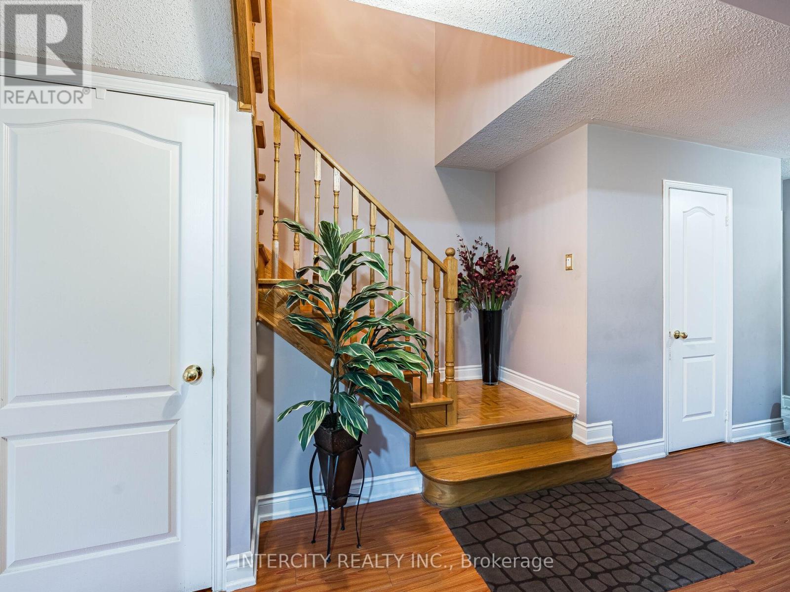 Photo 14 of 8 Wedgewood Place, Vaughan ON