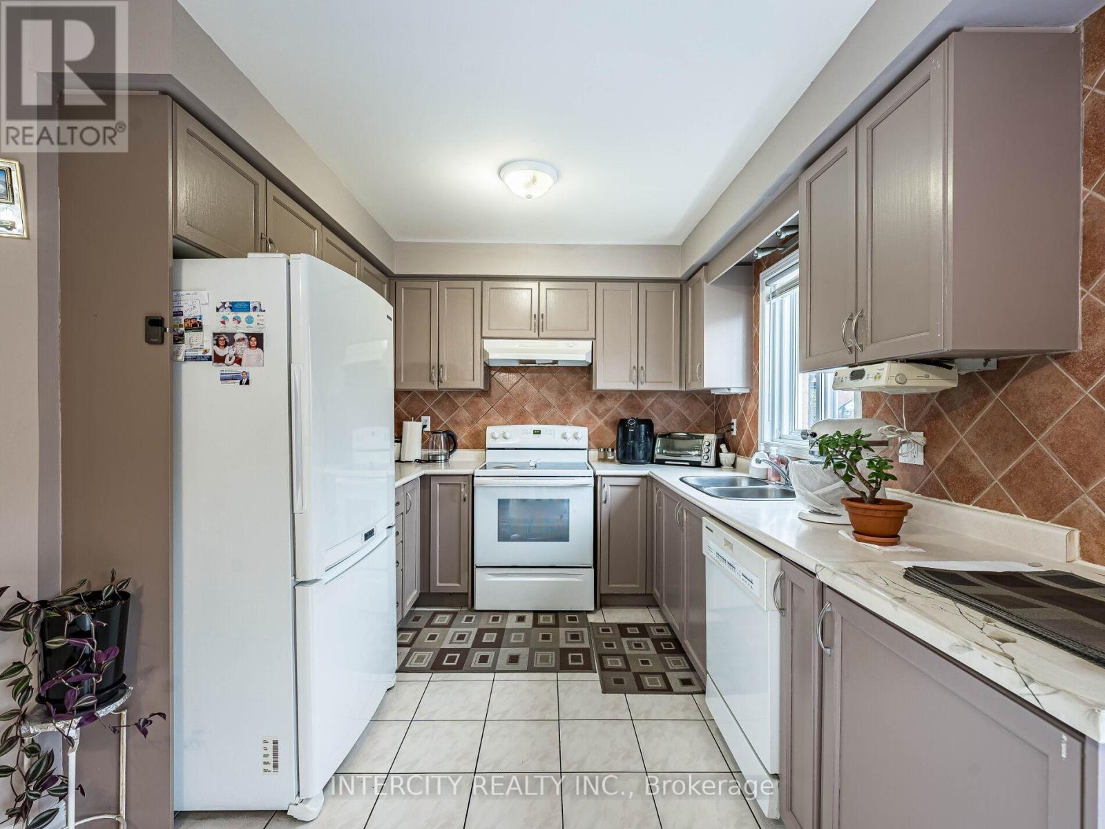 Photo 18 of 8 Wedgewood Place, Vaughan ON