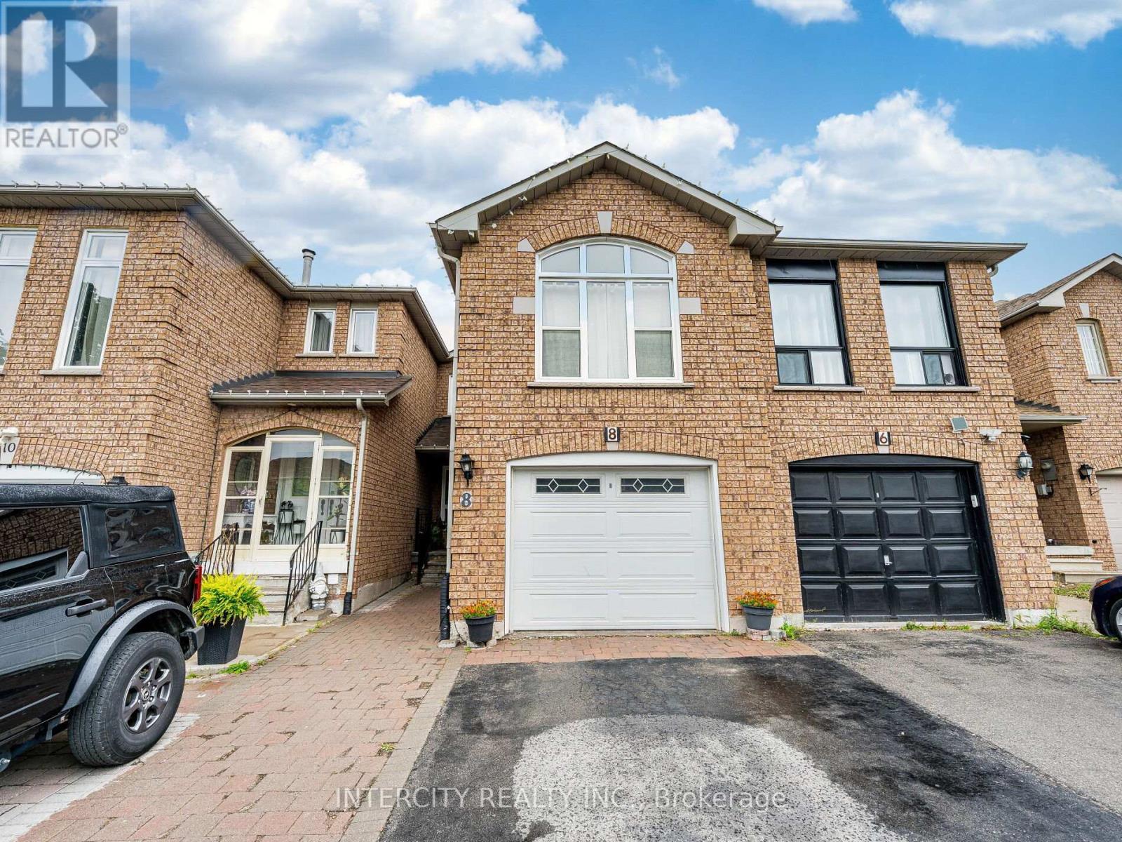 Photo 1 of 8 Wedgewood Place, Vaughan ON
