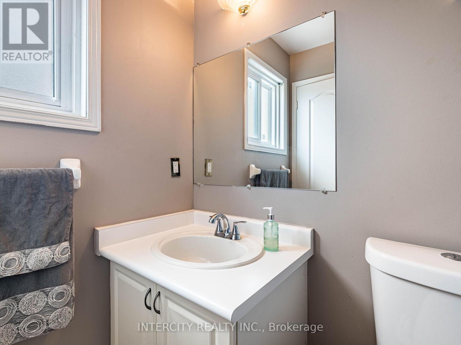Photo 31 of 8 Wedgewood Place, Vaughan ON