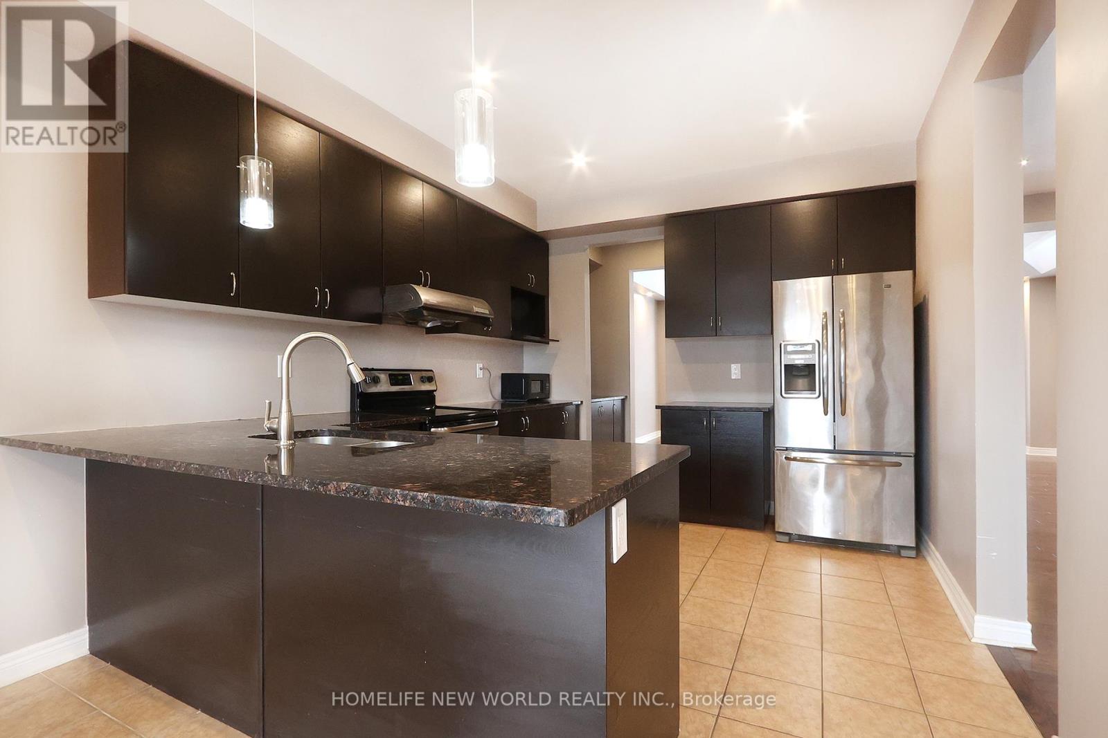 Photo 11 of Master 3rd Fl 41 Pulpwood Crescent, Richmond Hill ON