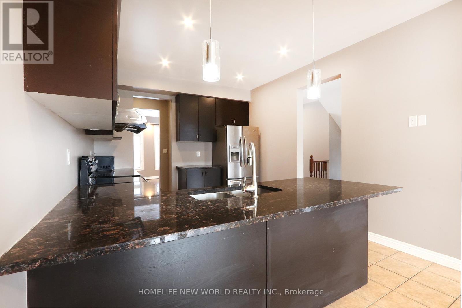 Photo 12 of Master 3rd Fl 41 Pulpwood Crescent, Richmond Hill ON