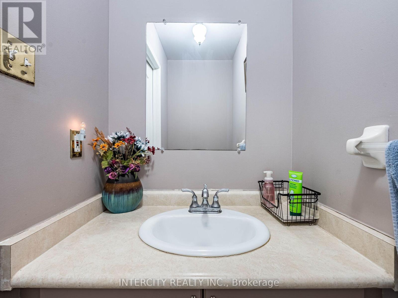 Photo 44 of 8 Wedgewood Place, Vaughan ON