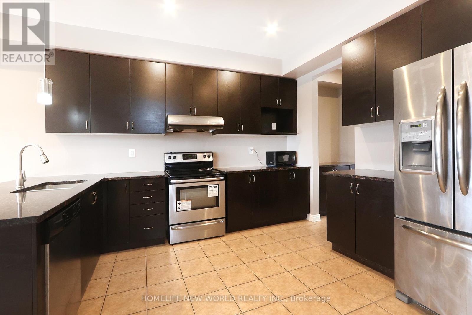 Photo 16 of Master 3rd Fl 41 Pulpwood Crescent, Richmond Hill ON