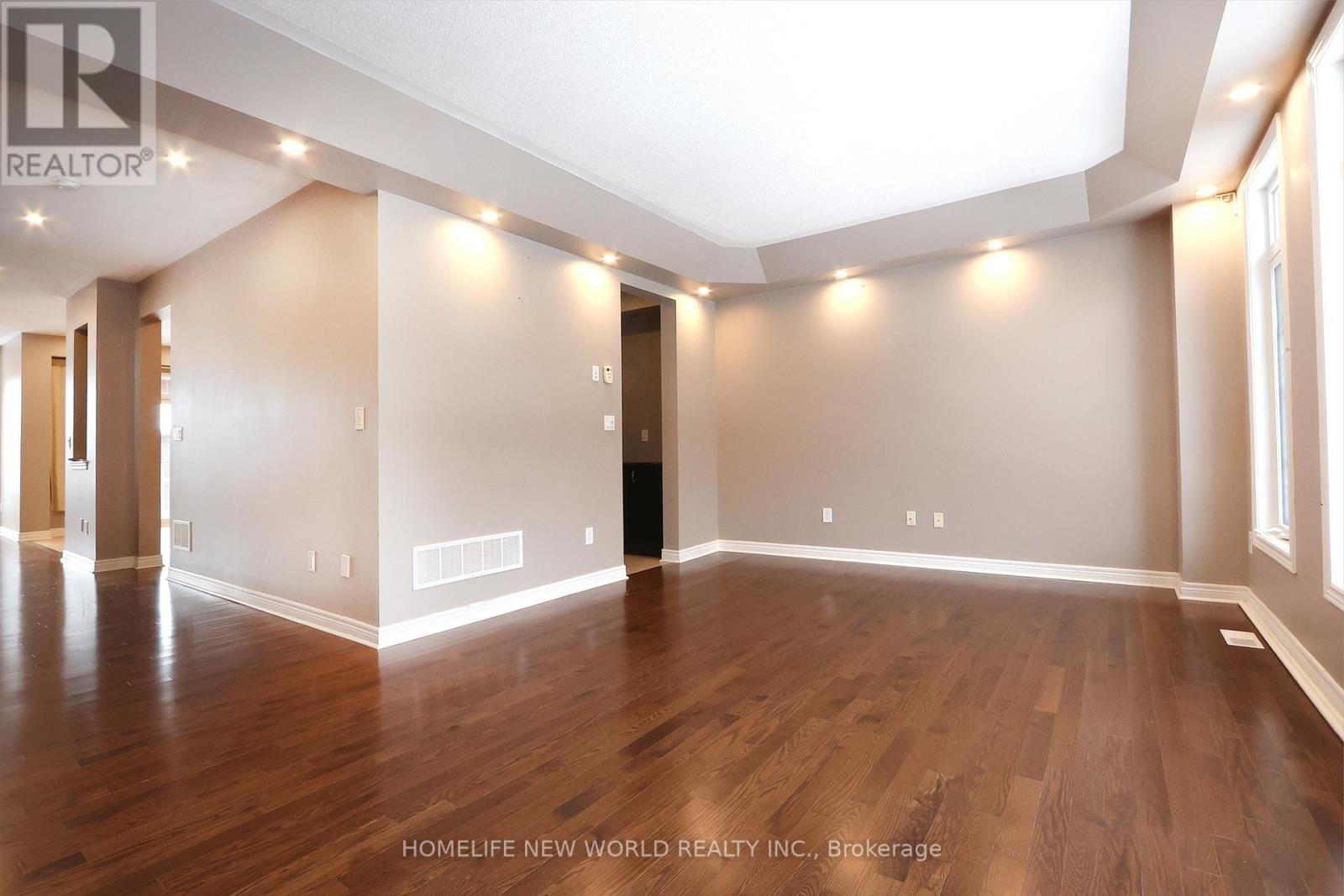 Photo 13 of Master 3rd Fl 41 Pulpwood Crescent, Richmond Hill ON