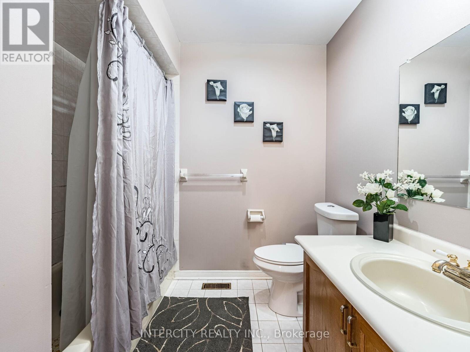 Photo 38 of 8 Wedgewood Place, Vaughan ON