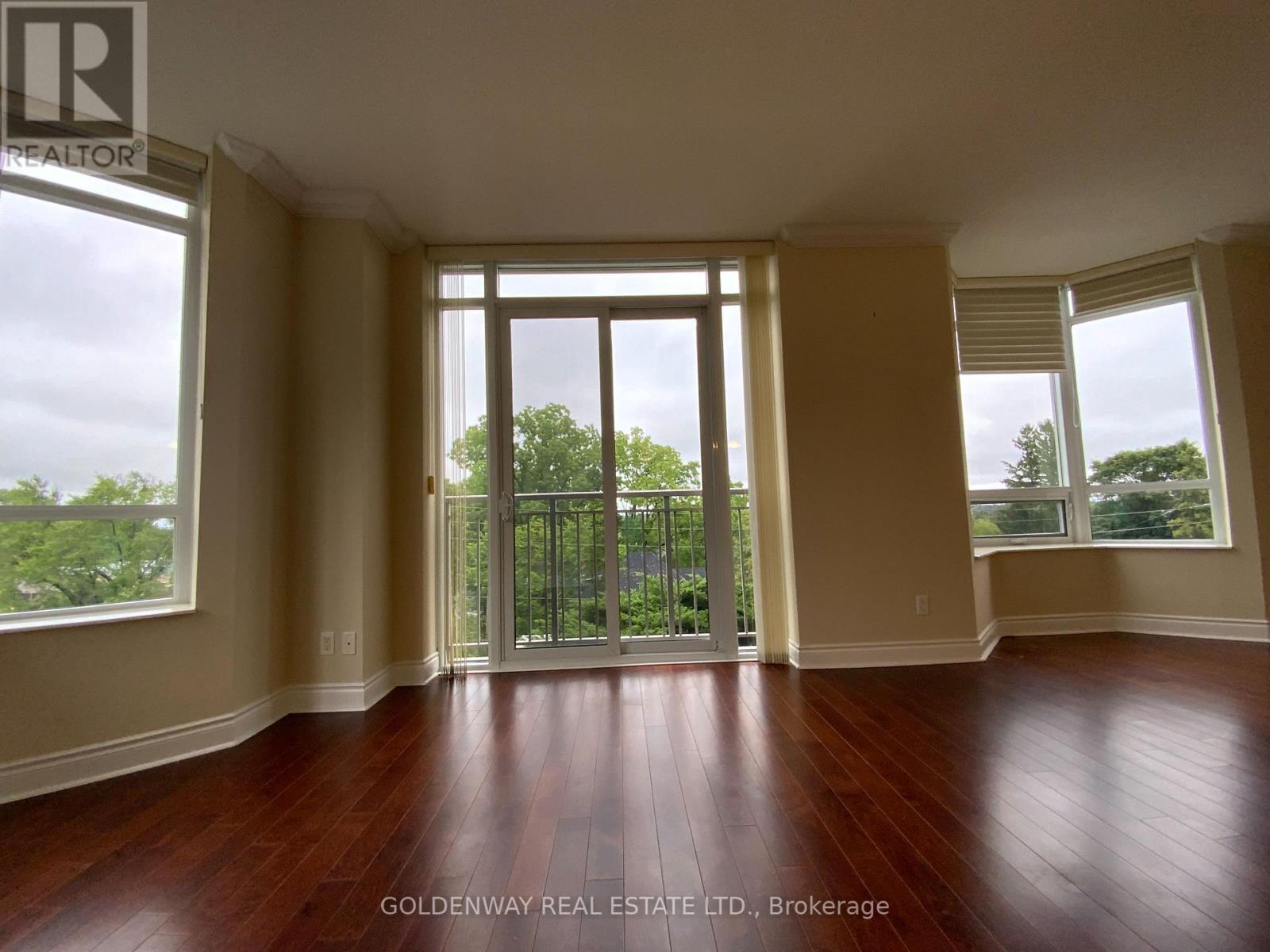 Photo 13 of 315 10101 Yonge Street, Richmond Hill ON