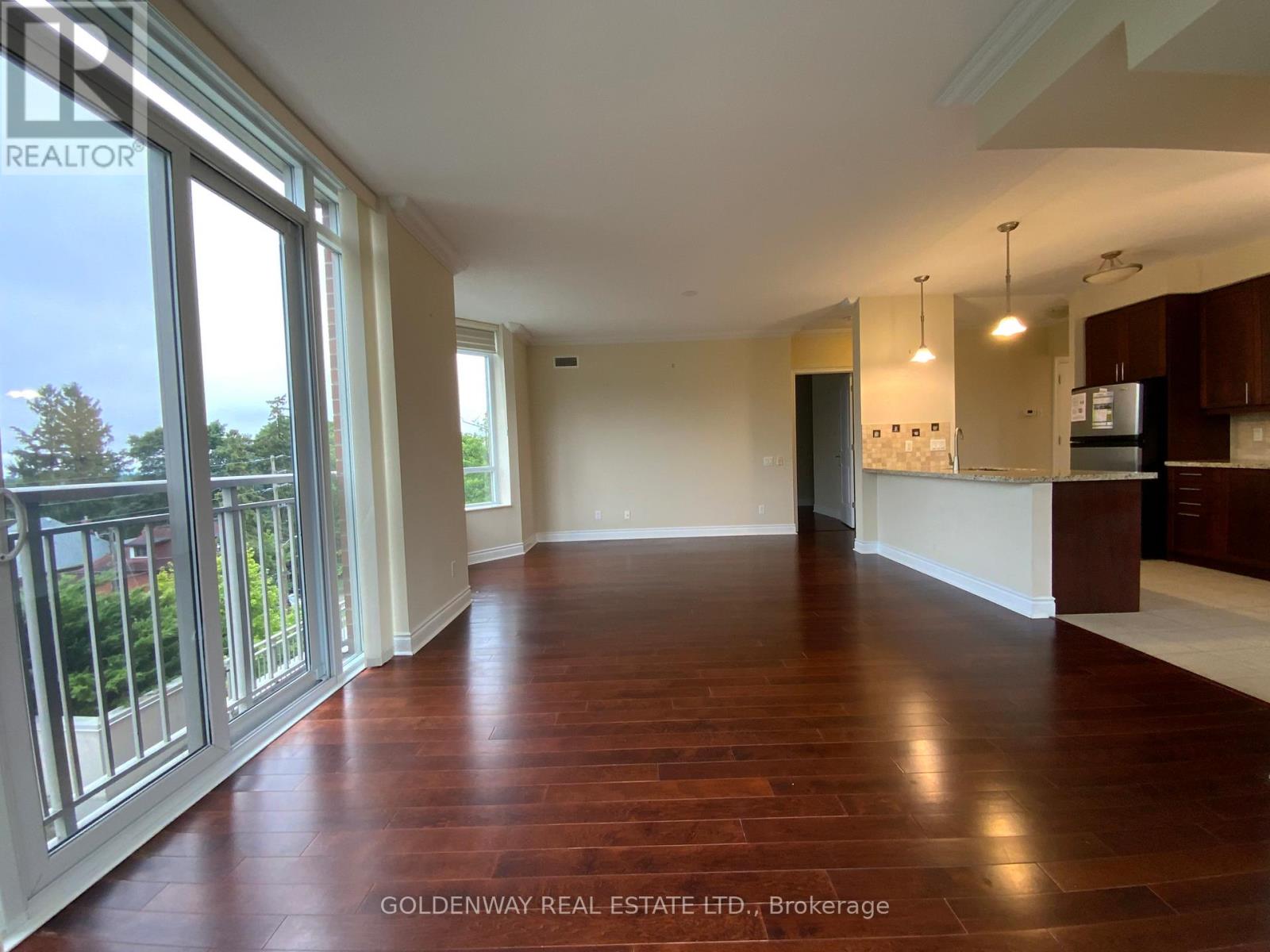 Photo 15 of 315 10101 Yonge Street, Richmond Hill ON