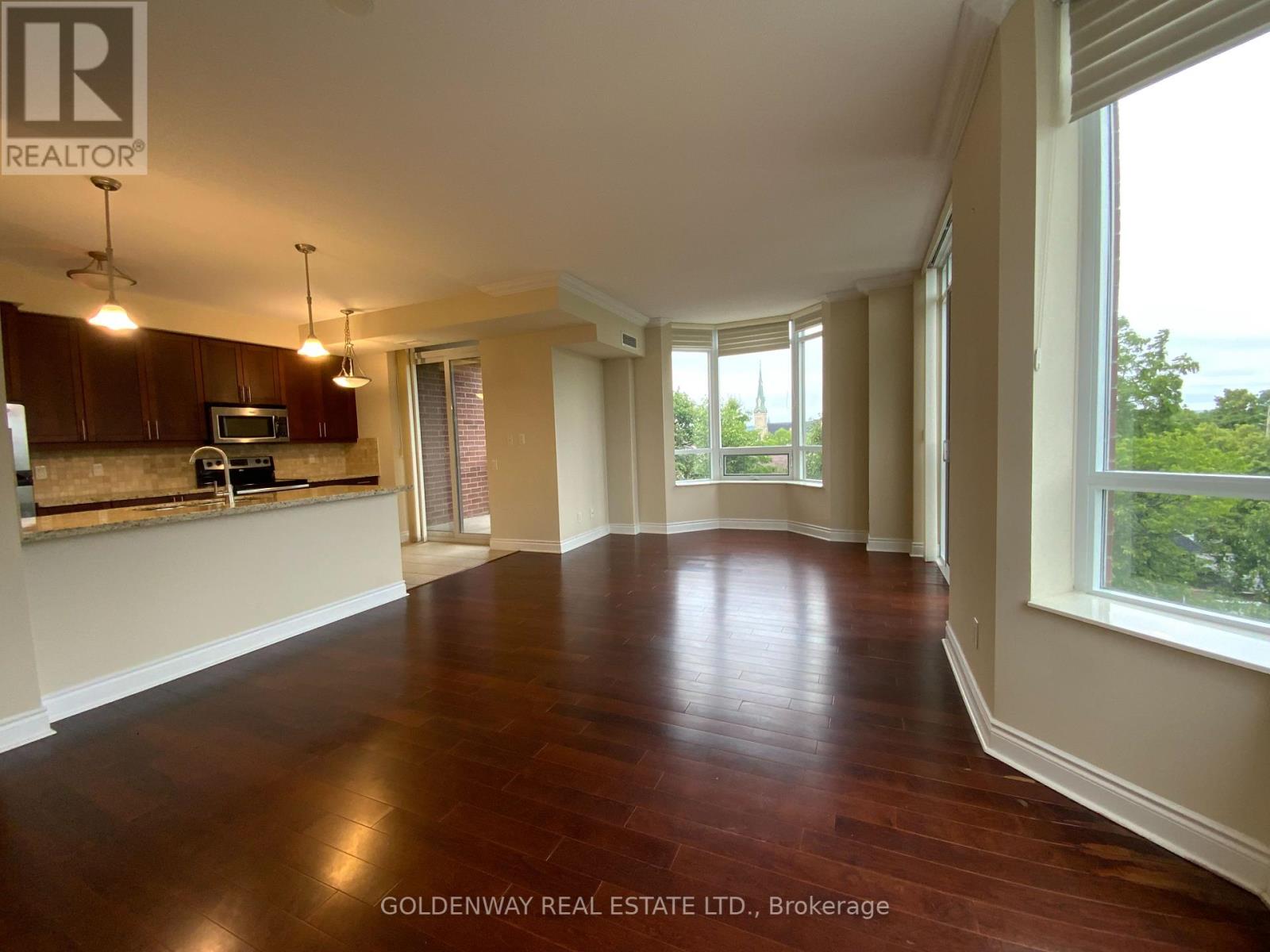 Photo 16 of 315 10101 Yonge Street, Richmond Hill ON