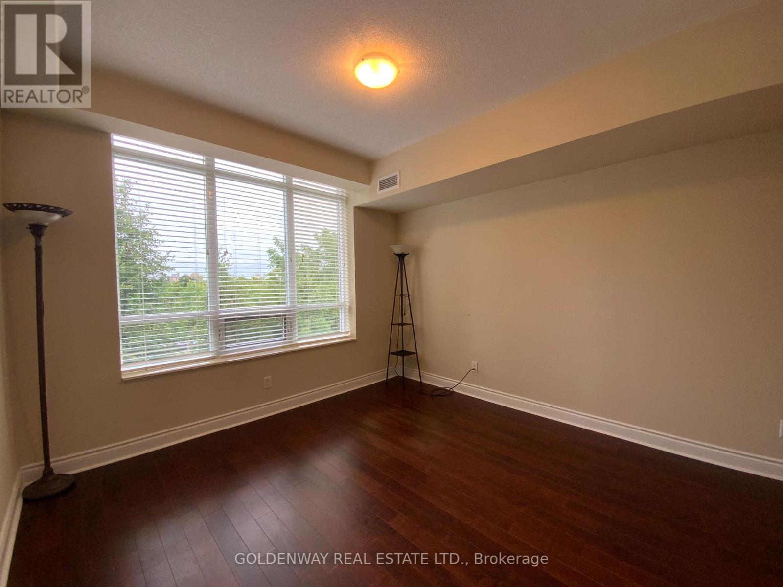 Photo 30 of 315 10101 Yonge Street, Richmond Hill ON