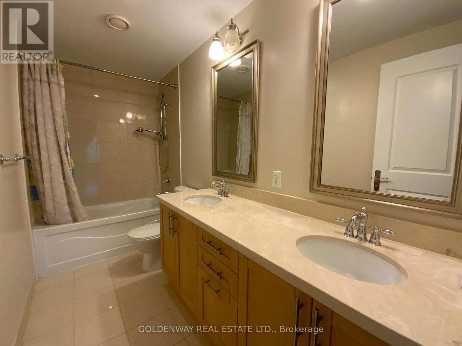 Photo 31 of 315 10101 Yonge Street, Richmond Hill ON