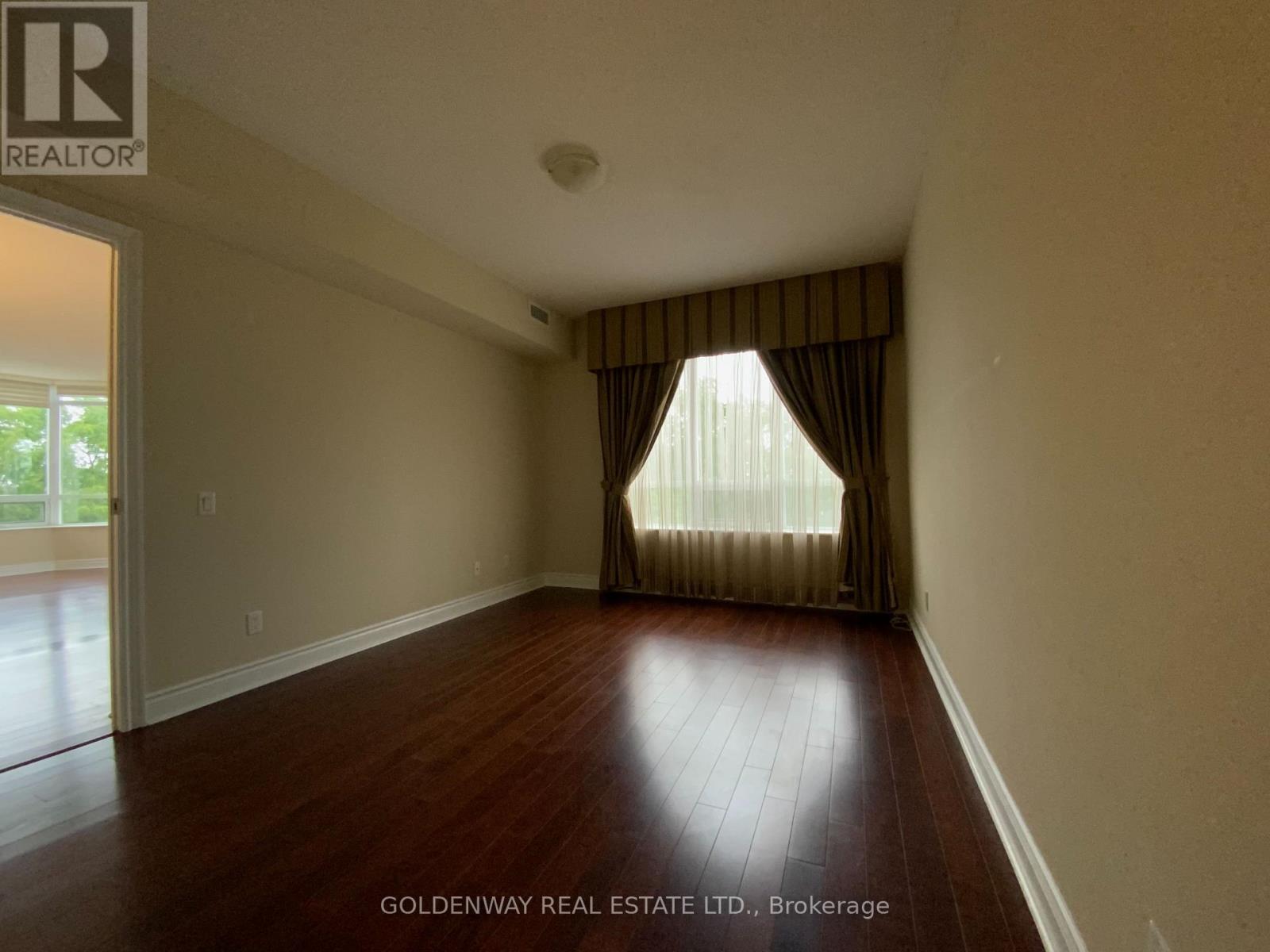Photo 33 of 315 10101 Yonge Street, Richmond Hill ON
