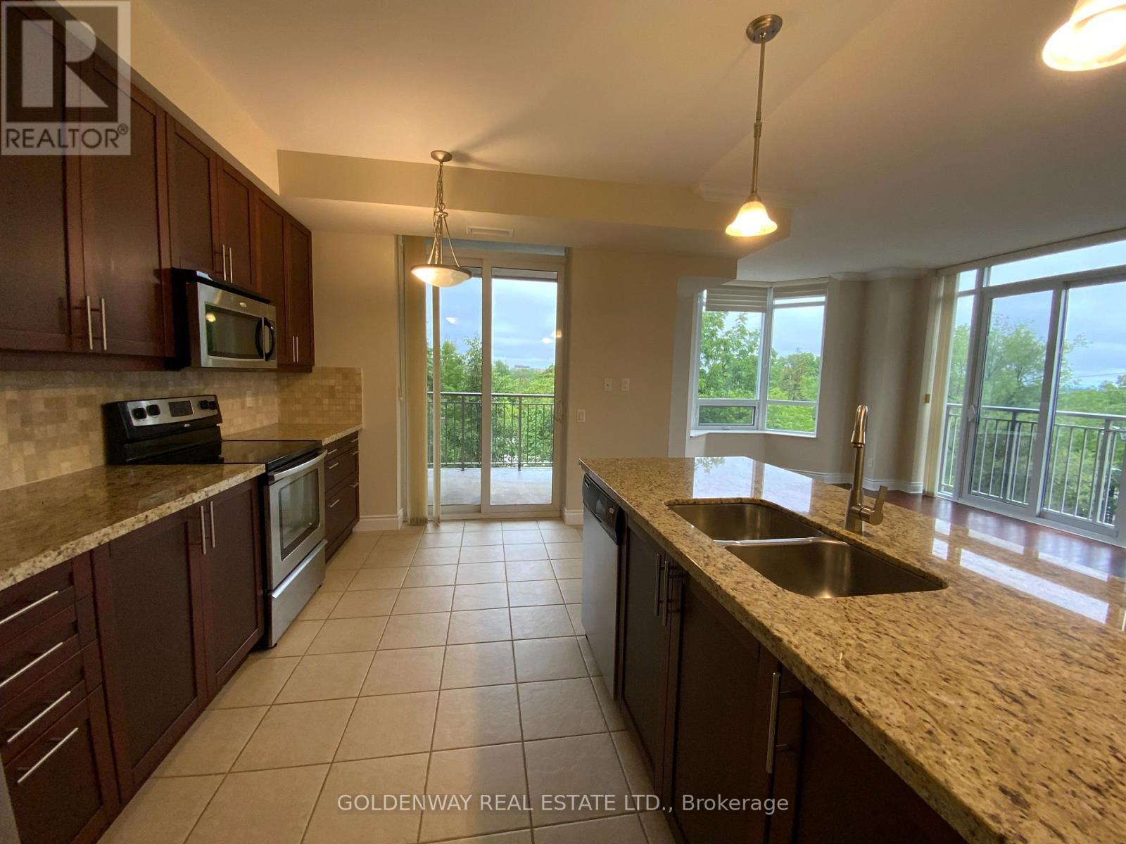 Photo 4 of 315 10101 Yonge Street, Richmond Hill ON