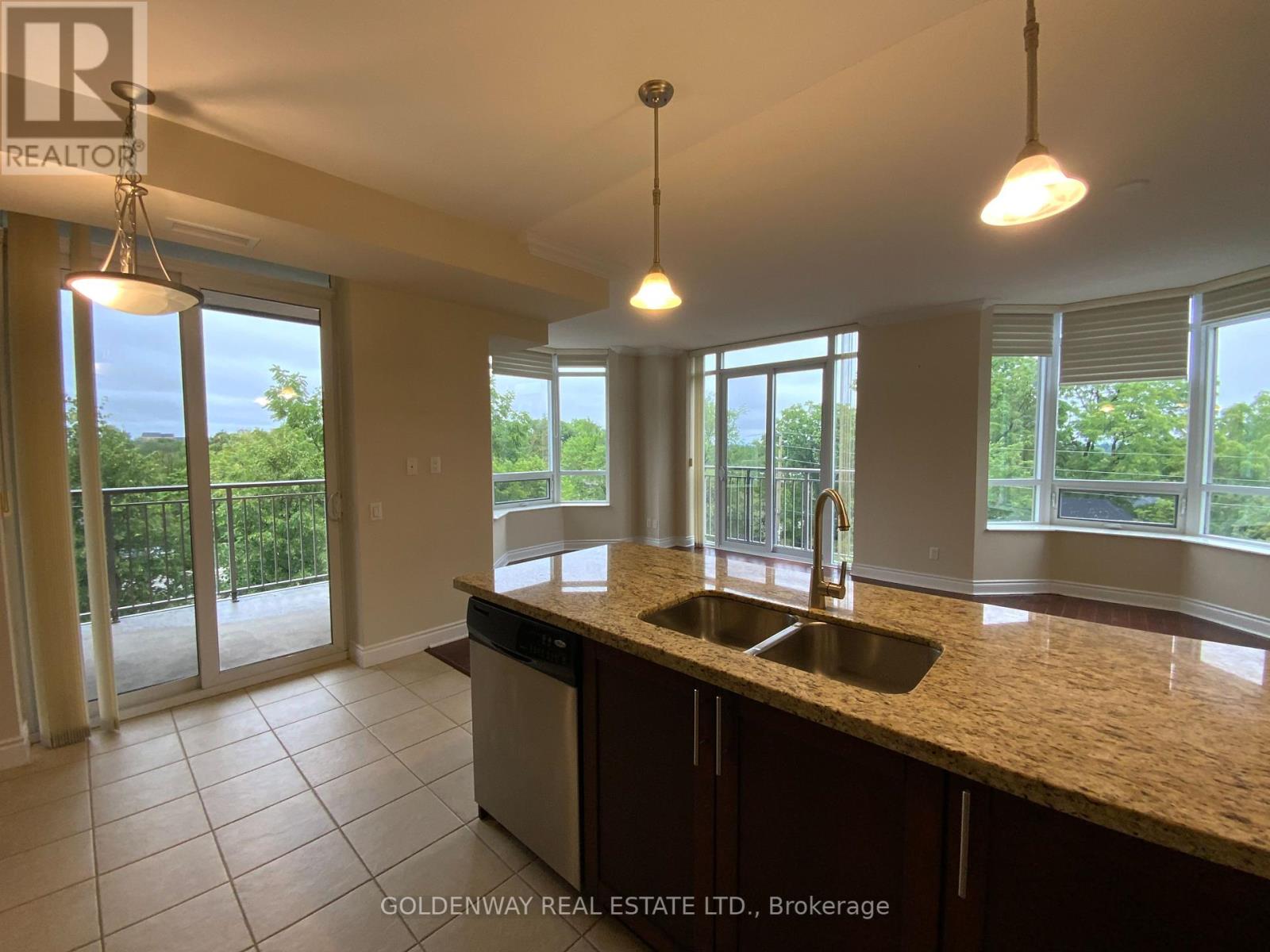 Photo 5 of 315 10101 Yonge Street, Richmond Hill ON
