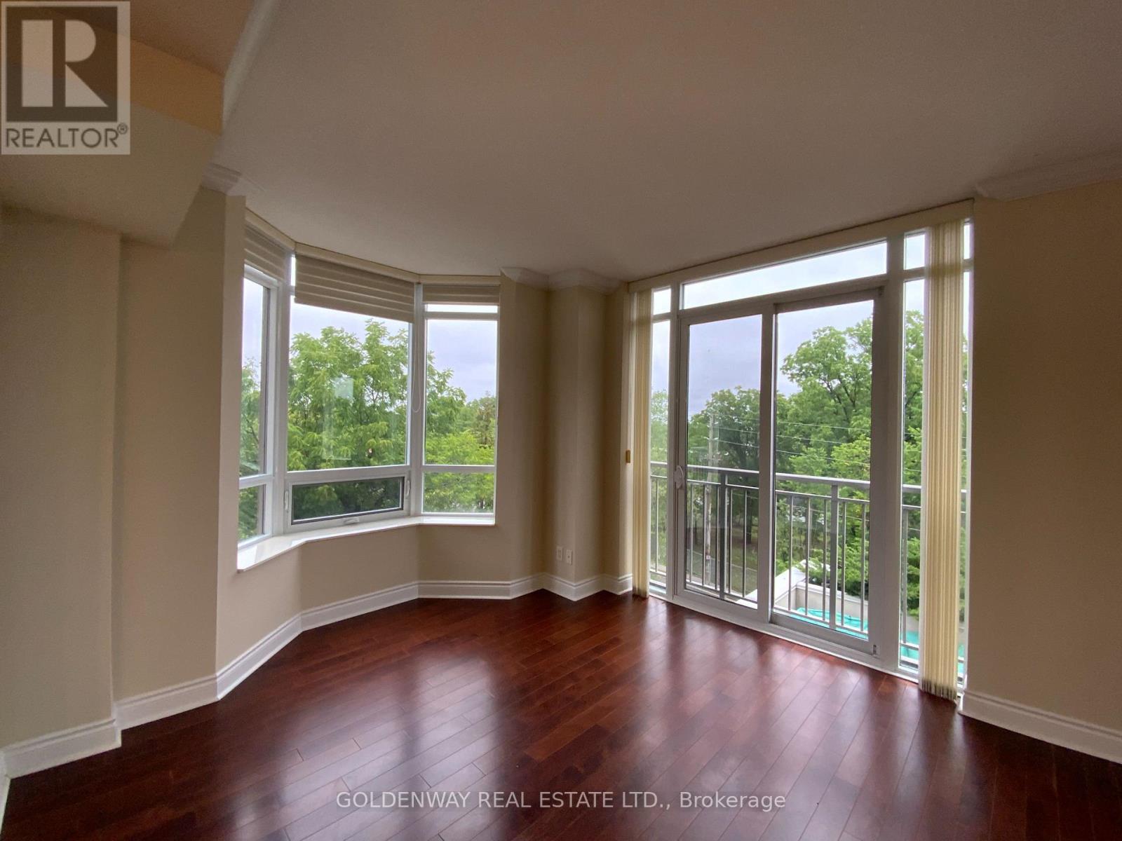 Photo 7 of 315 10101 Yonge Street, Richmond Hill ON