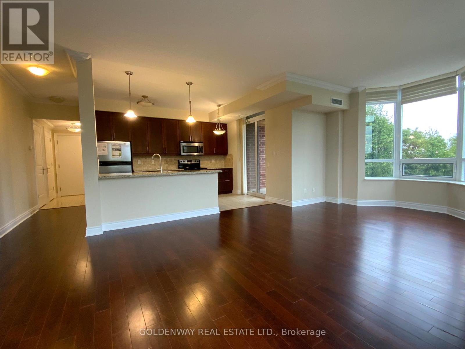 Photo 9 of 315 10101 Yonge Street, Richmond Hill ON