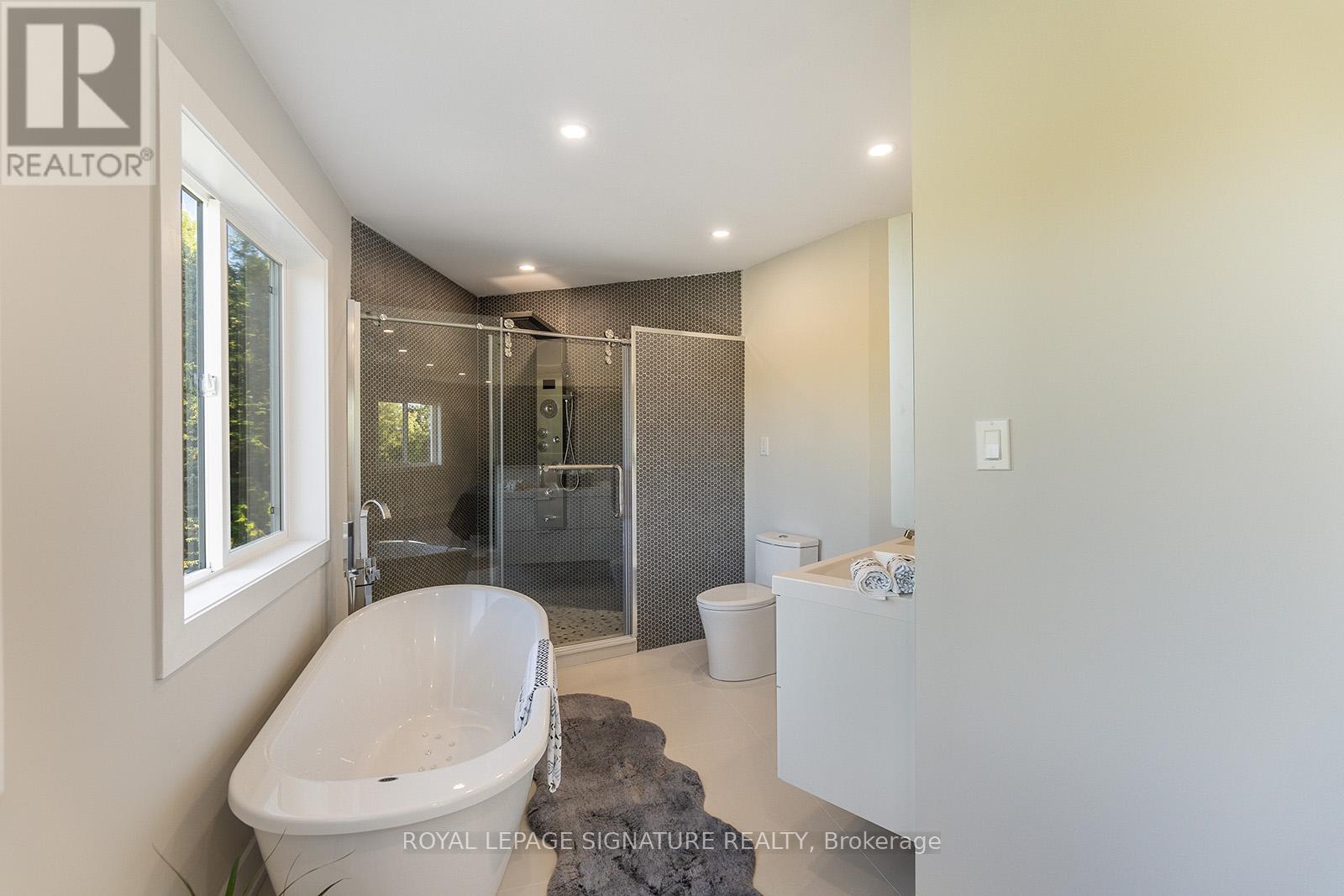 Photo 24 of 21375 Brock Road, Georgina ON