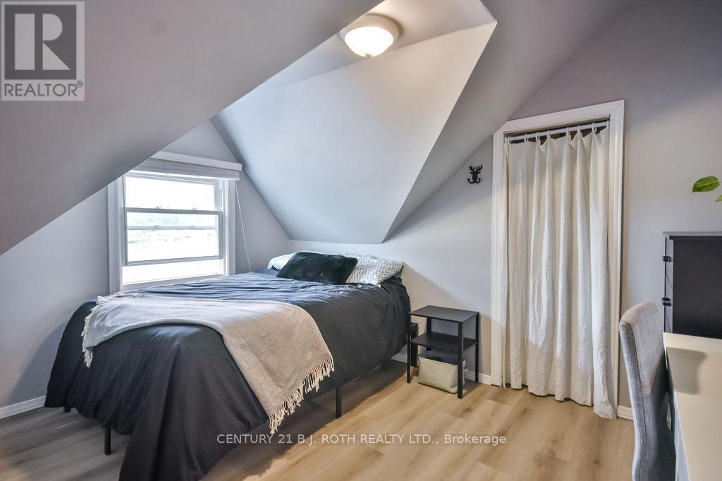 Photo 19 of 1143 Bayfield Street, Springwater ON