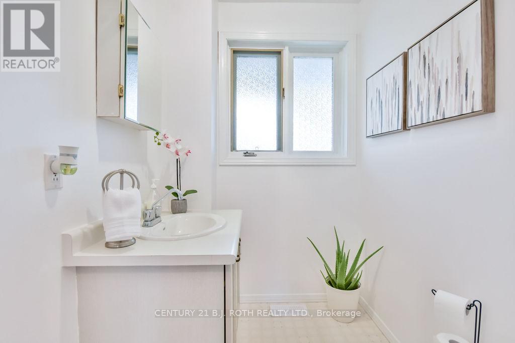 Photo 31 of 1143 Bayfield Street, Springwater ON