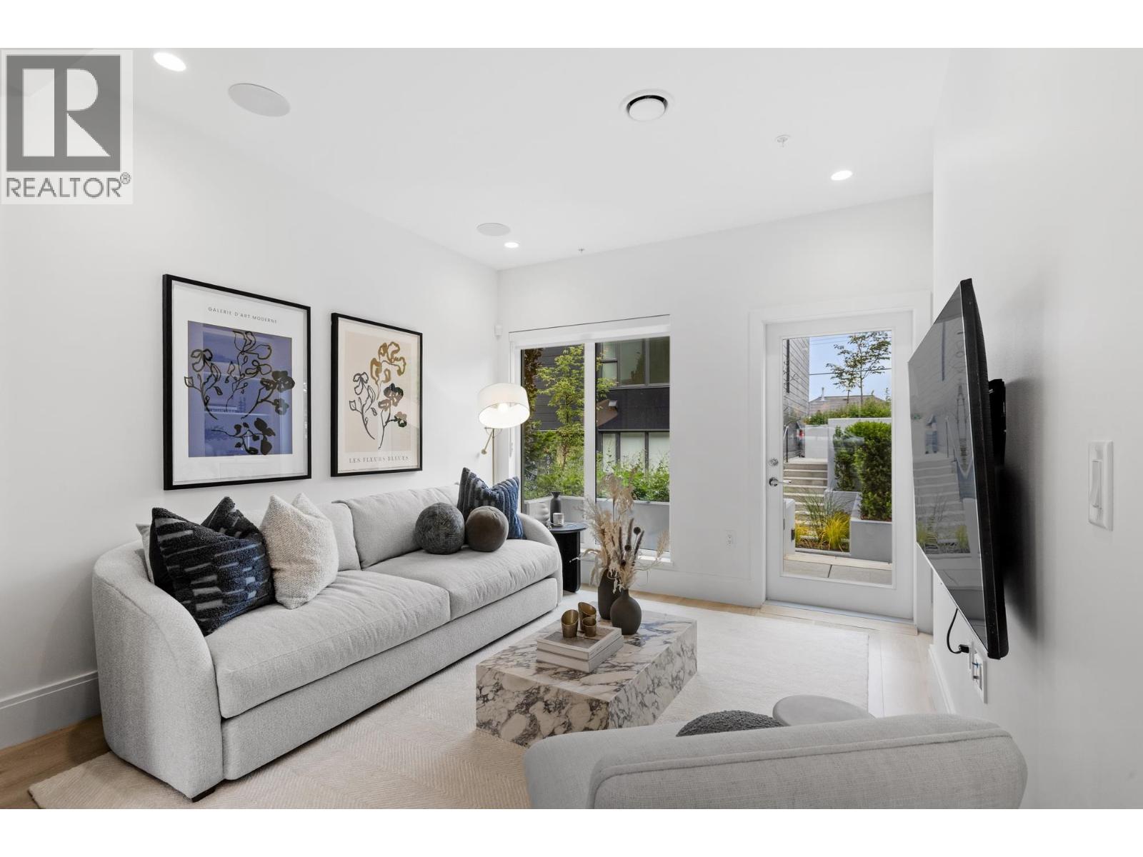 Photo 15 of 555 W 26th Avenue, Vancouver BC