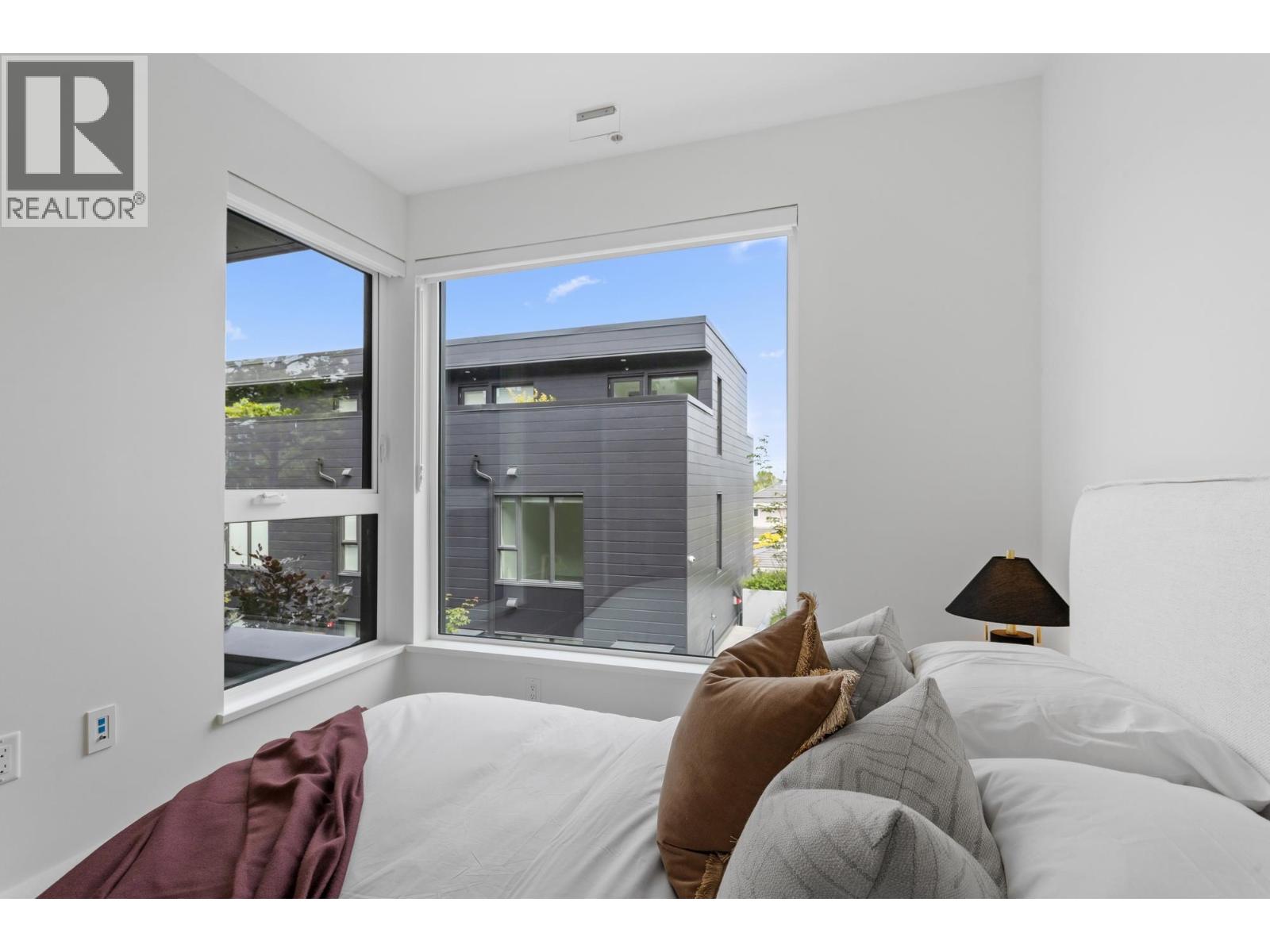 Photo 23 of 555 W 26th Avenue, Vancouver BC
