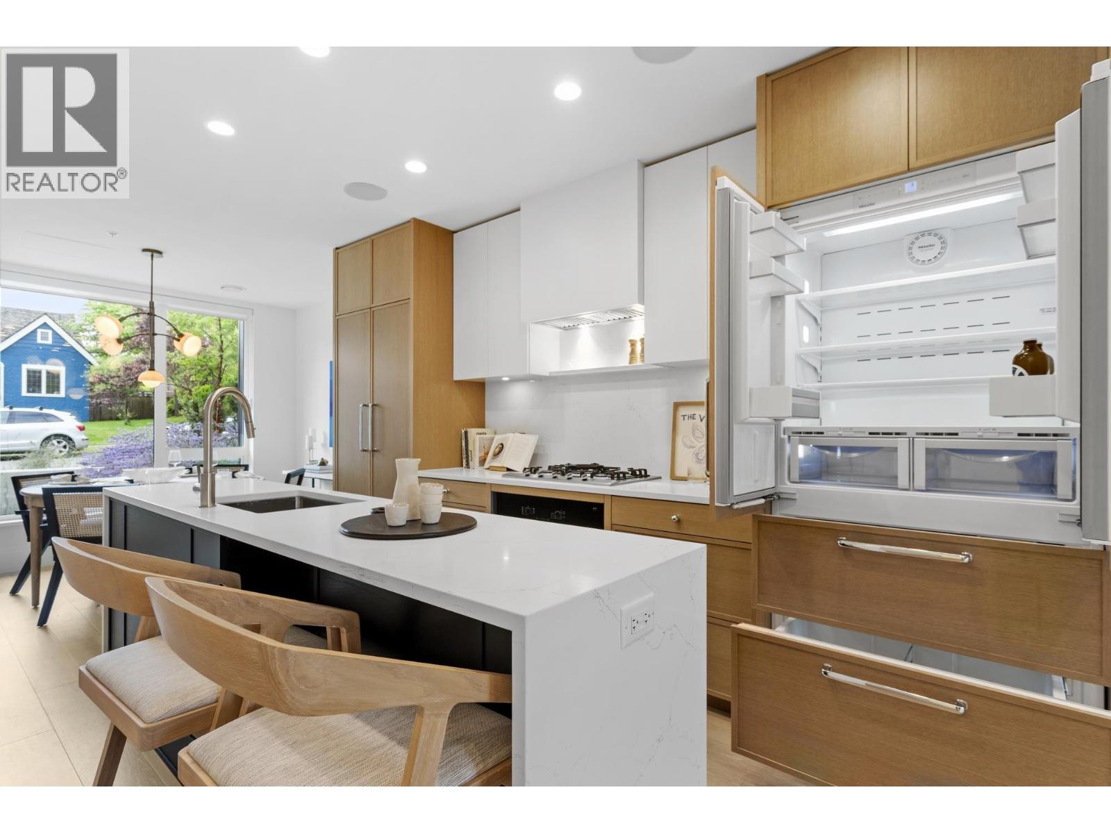Photo 6 of 555 W 26th Avenue, Vancouver BC