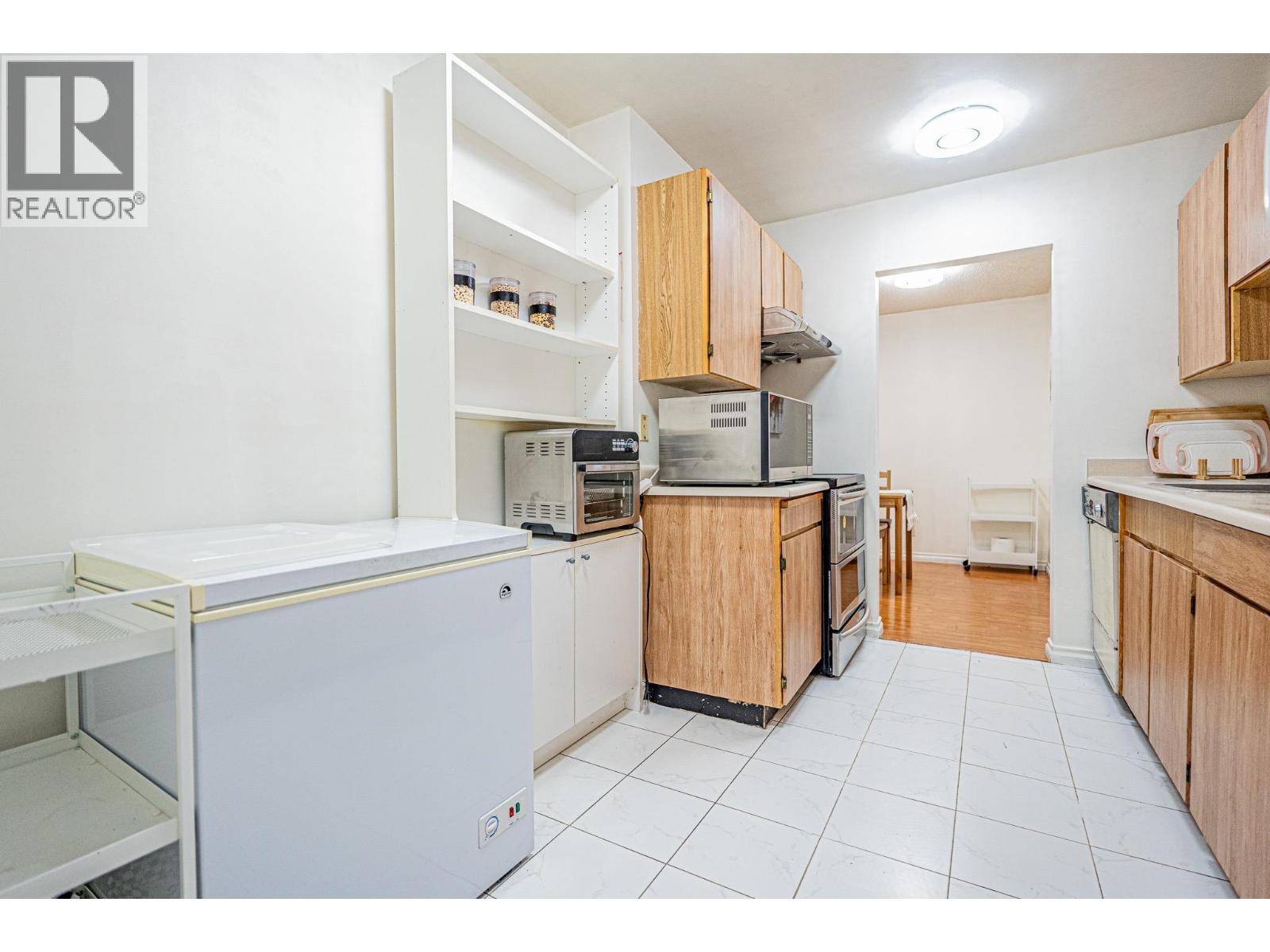 Photo 5 of 203 5471 Arcadia Road, Richmond BC