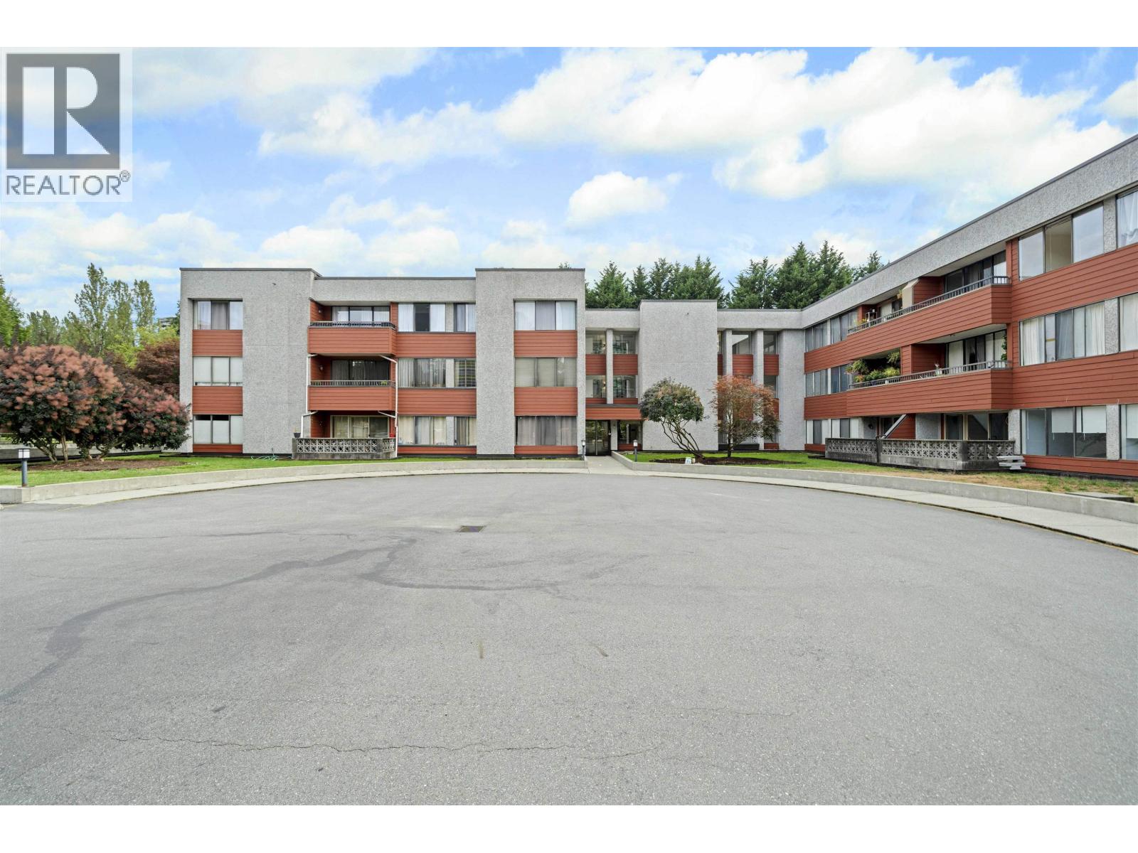 Photo 3 of 212 9270 Salish Court, Burnaby BC