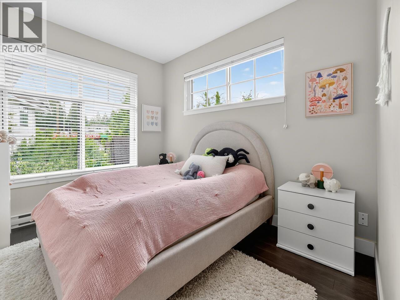 Photo 13 of 6 5068 Savile Row, Burnaby BC