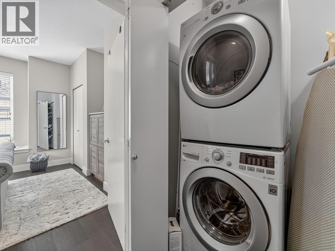 Photo 16 of 6 5068 Savile Row, Burnaby BC
