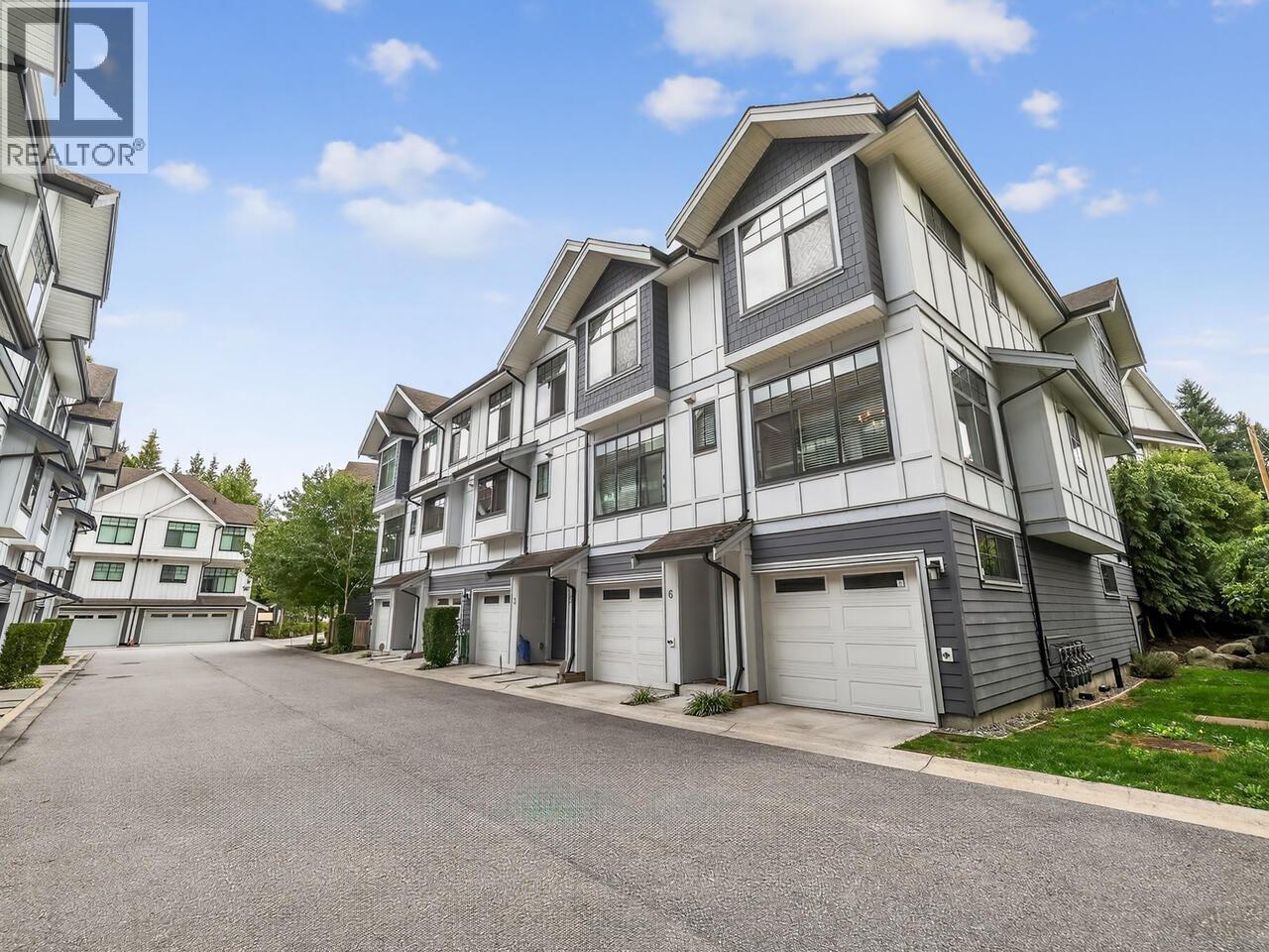 Photo 2 of 6 5068 Savile Row, Burnaby BC