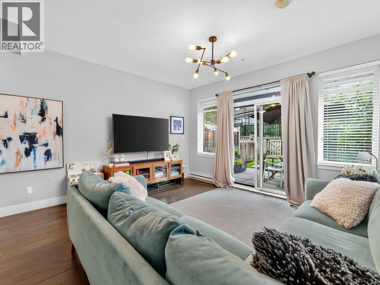Photo 7 of 6 5068 Savile Row, Burnaby BC