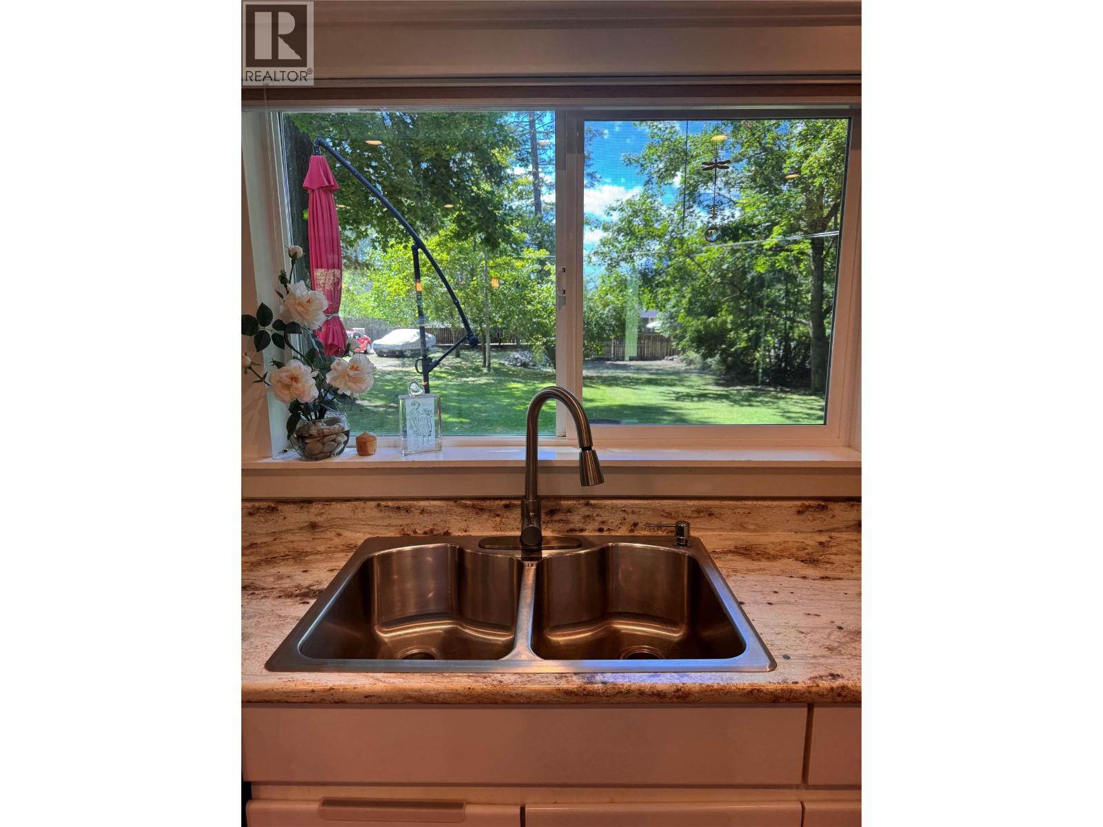 9&11 KINGSLEY Road, Christina Lake