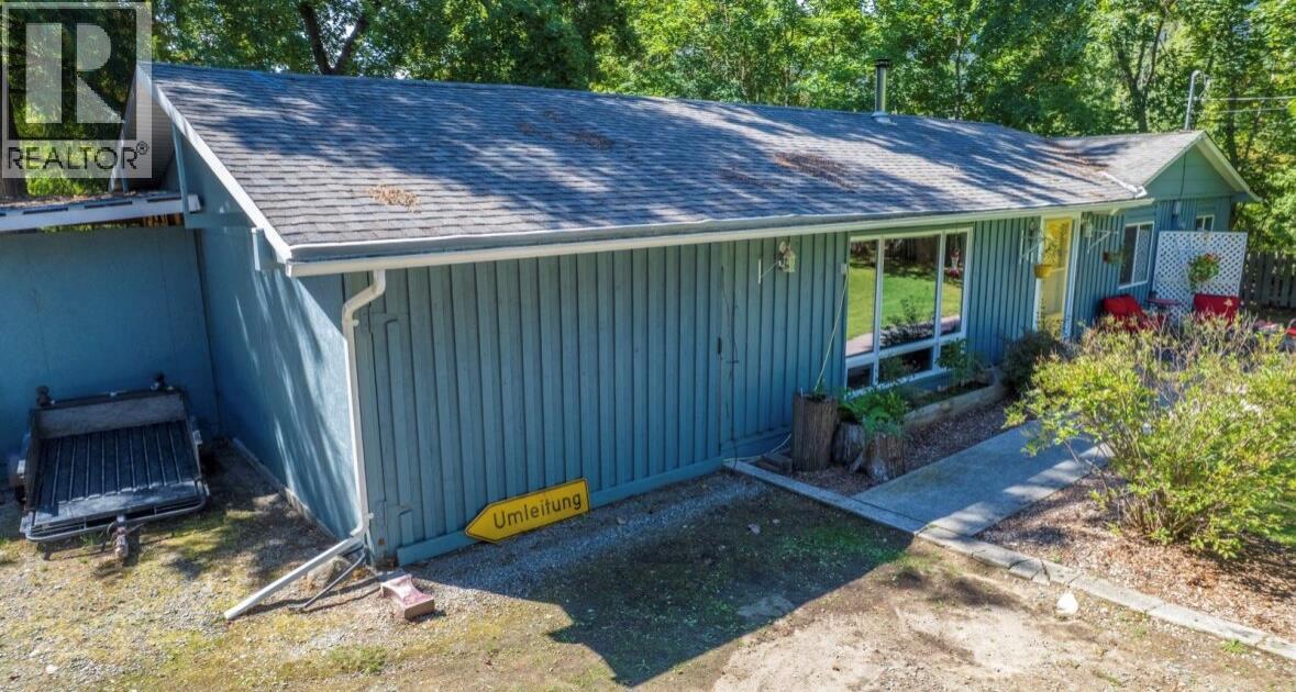 9&11 KINGSLEY Road, Christina Lake