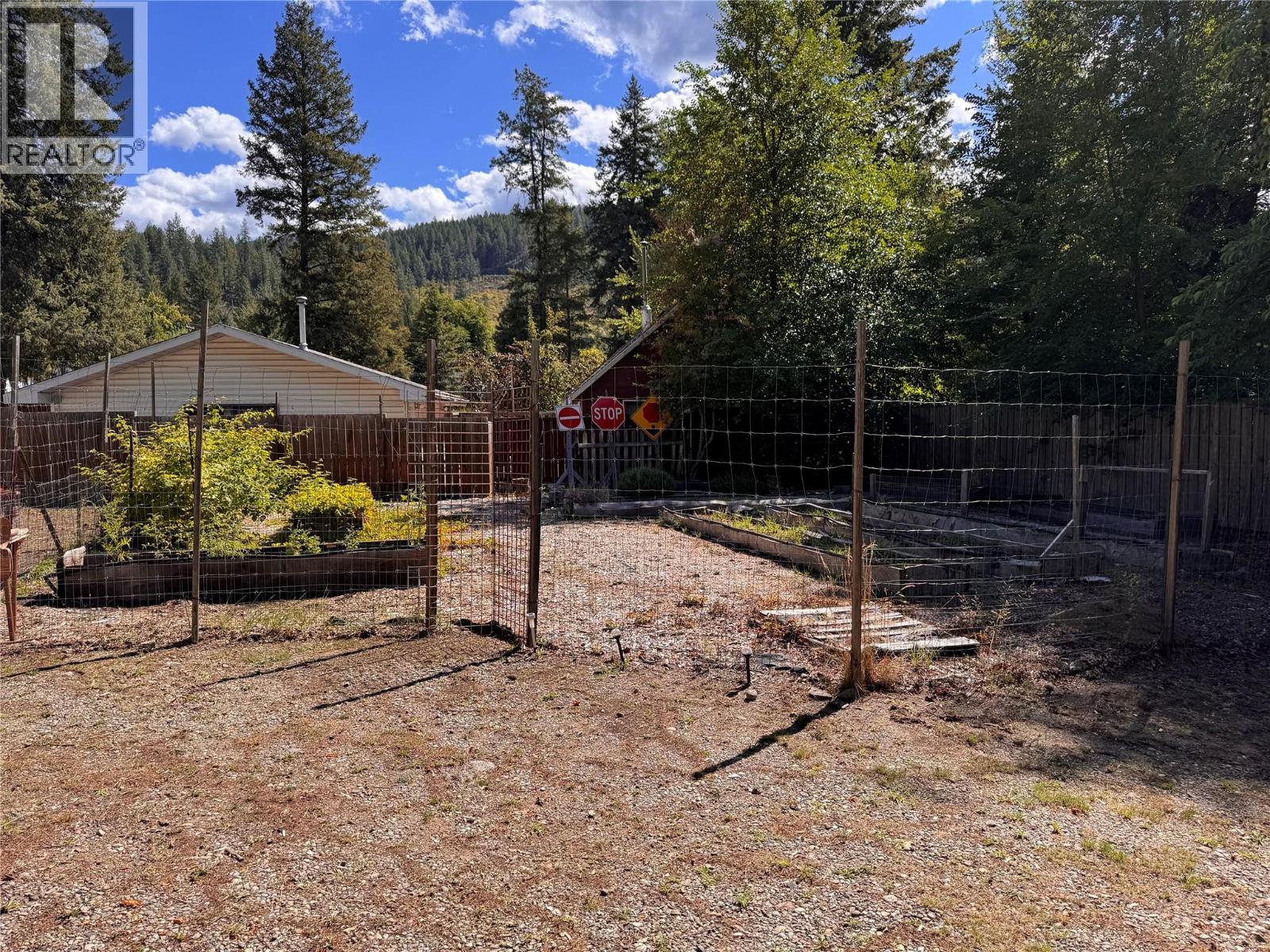 9&11 KINGSLEY Road, Christina Lake