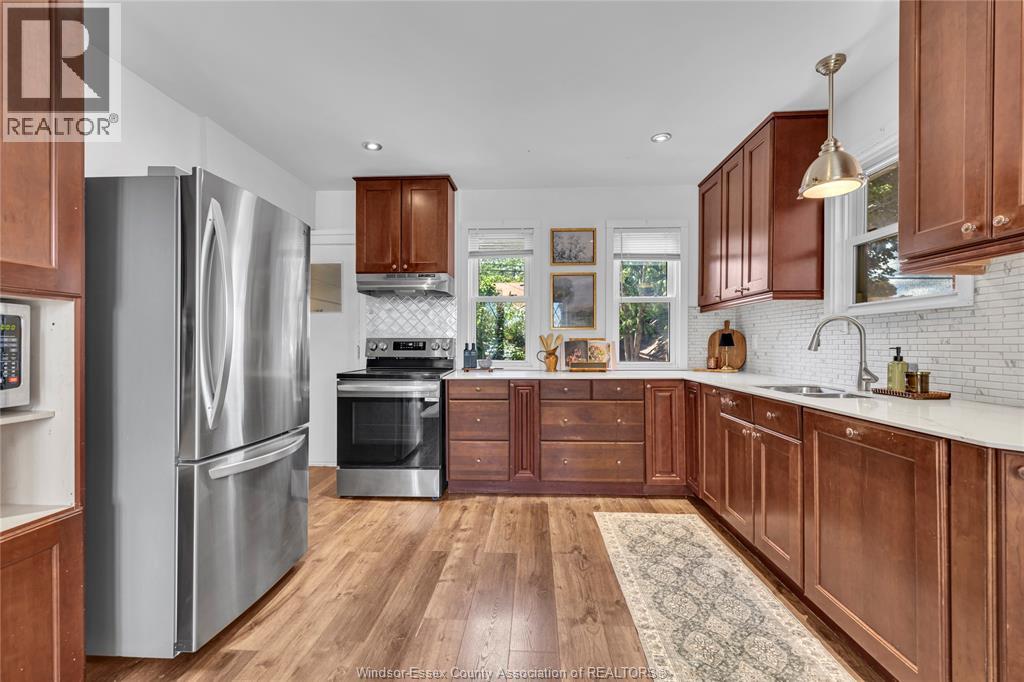 Photo 8 of 2195 Kildare Road, Windsor ON